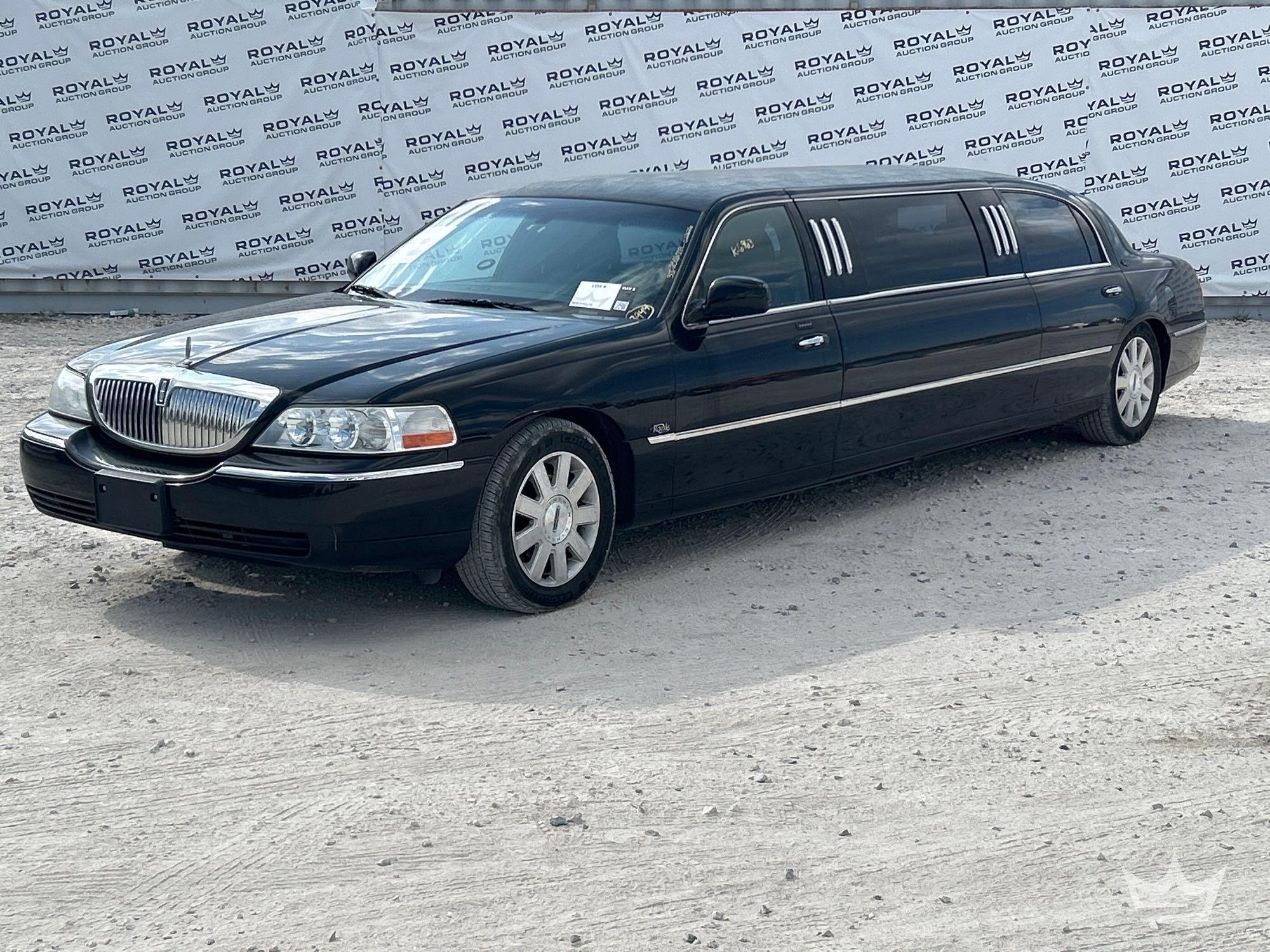2004 Lincoln Town Car Limousine Sedan (A61574)