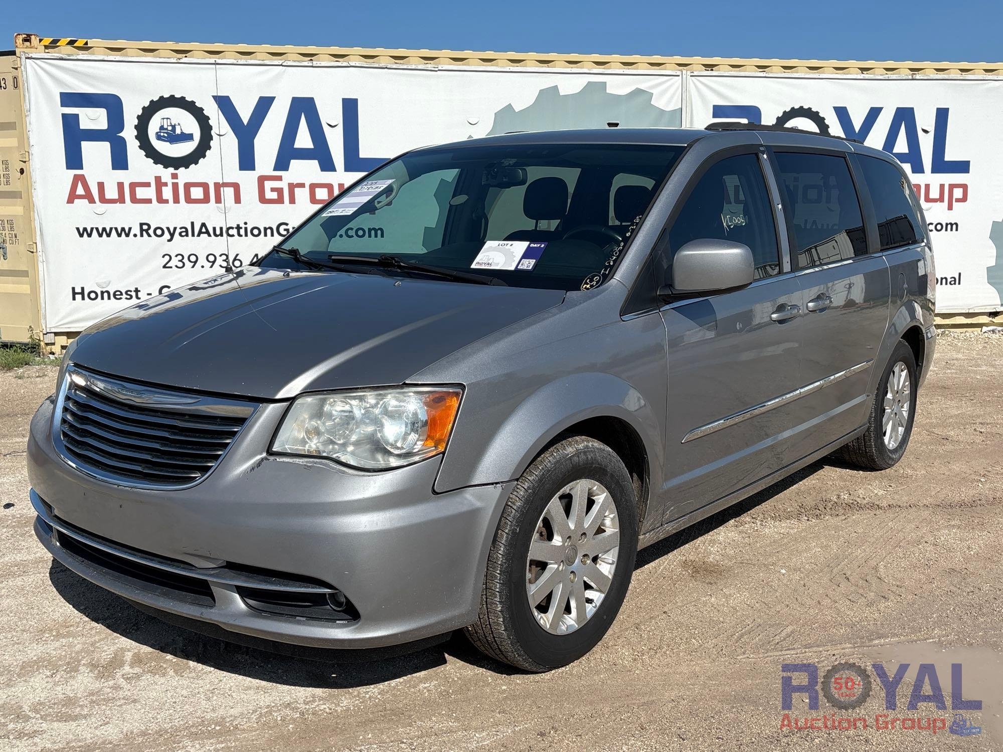 2015 Chrysler Town & Country Van (A46684)