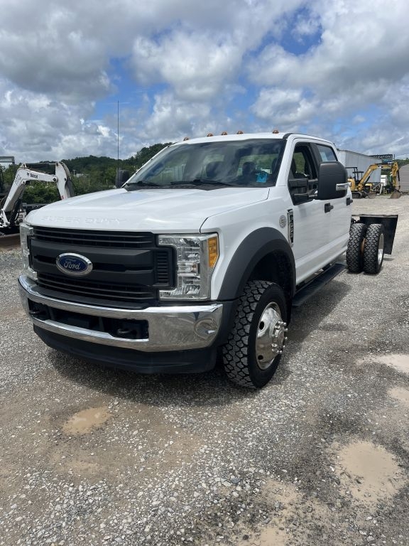 2017 Ford 550 XL, Cab and Chassis, Crew Cab (A47371)