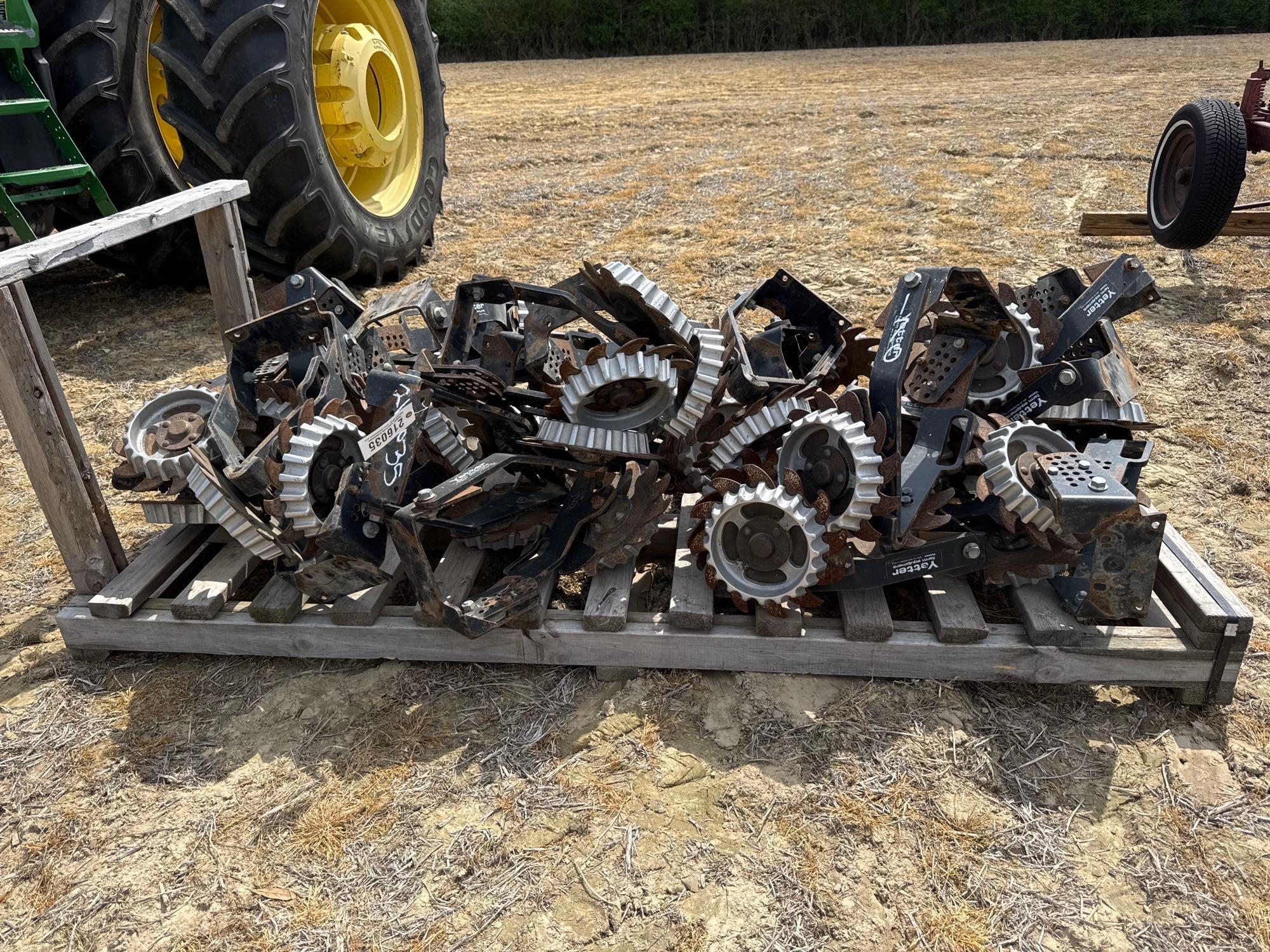 LOT OF YETTER SHARK TOOTH TRASH WHEEL UNIT MOUNTED (A64278)