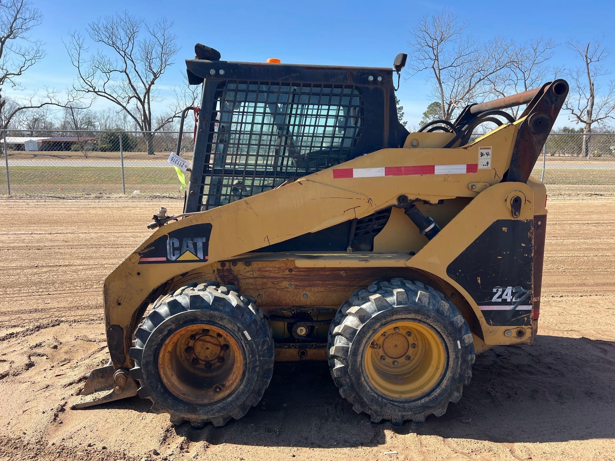 2004 CATERPILLAR 242 SKID STEER (A64279)