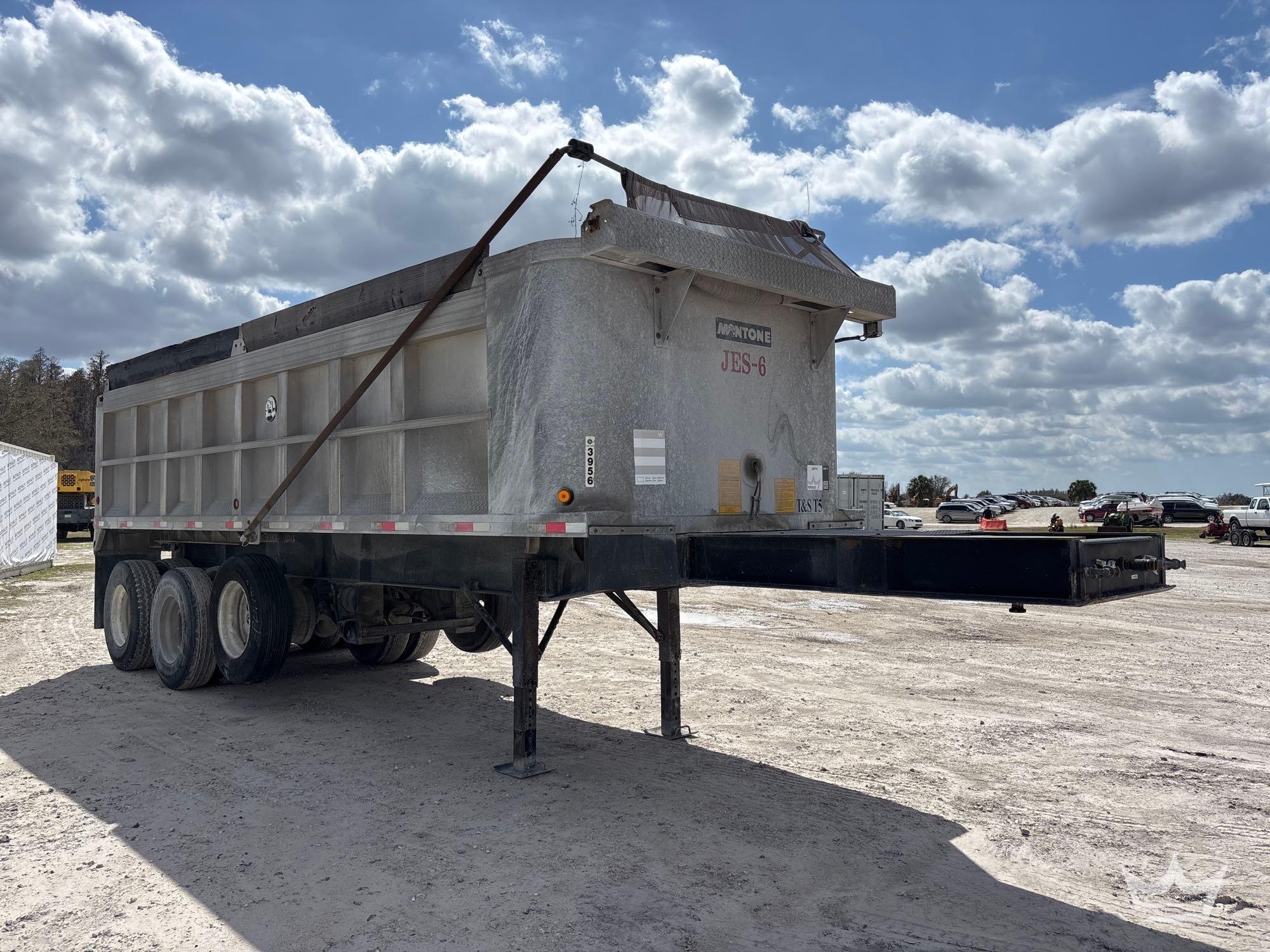 2007 Montone AD24465448 30ft. Tri-Axle End Dump Trailer (A61573)