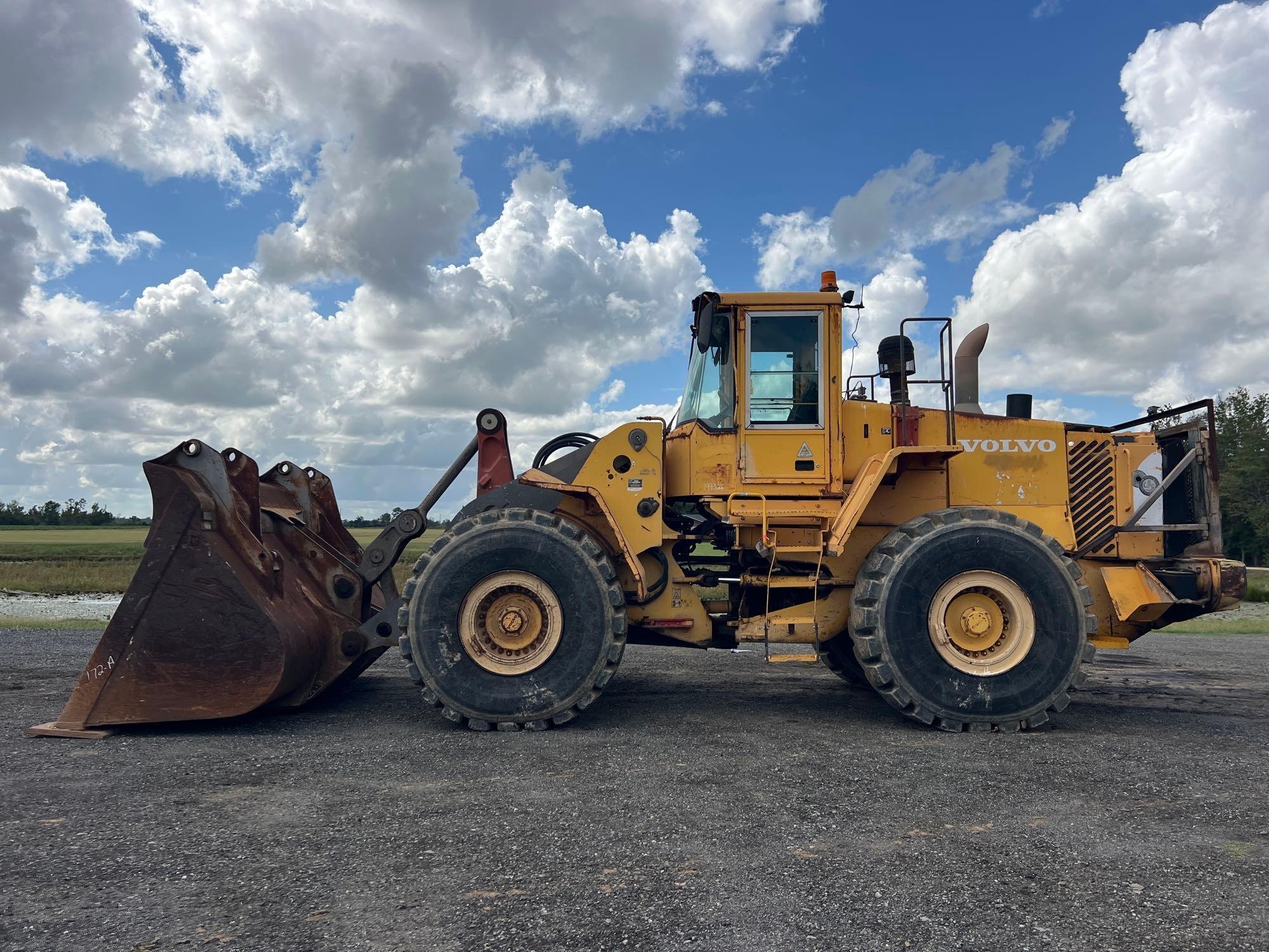 2002 VOLVO L150F WHEEL LOADER (A51406)