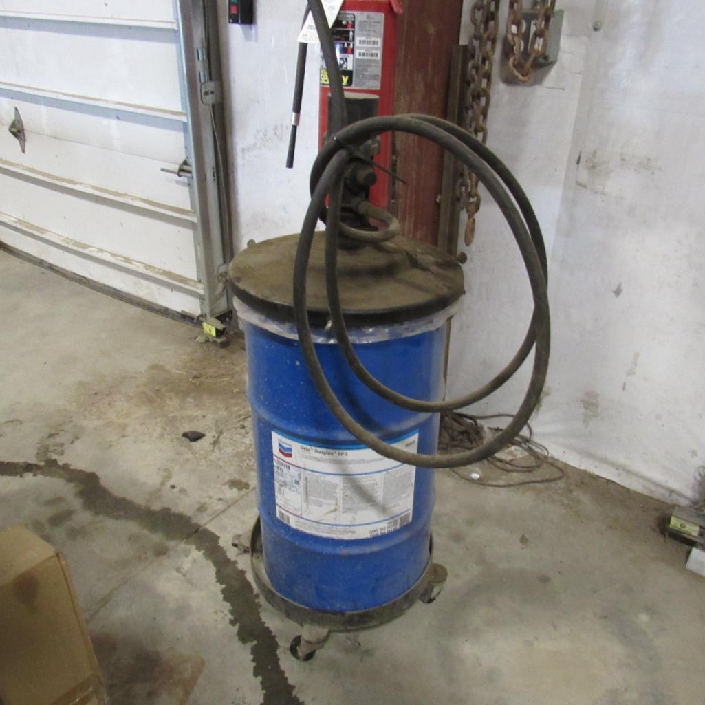 Pneumatic Grease Can w/Chevron Delo Starplex EP 2 (PARTIALLY USED - AIR HOSE REEL NOT INCLUDED) (A59076)