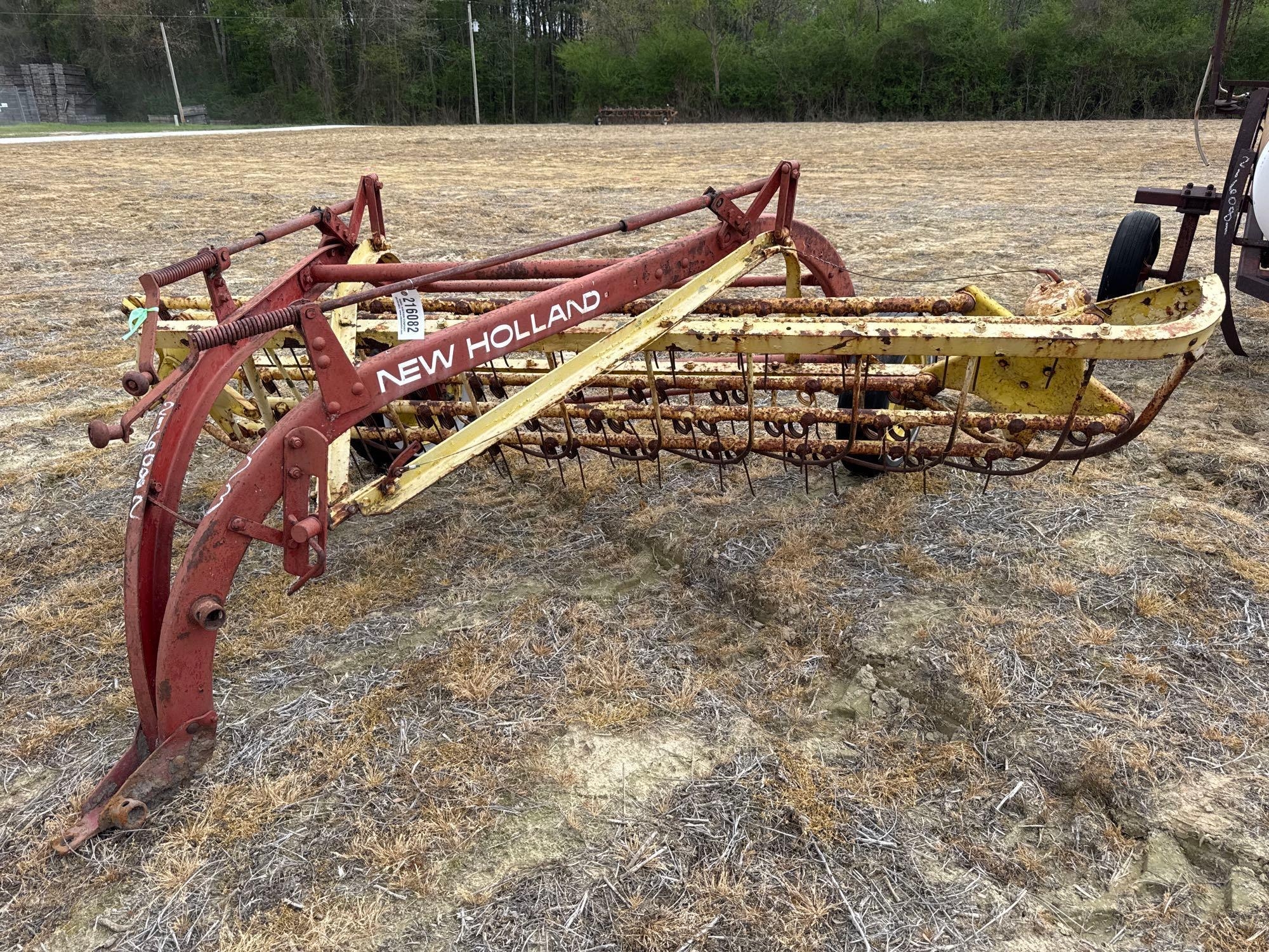 NEW HOLLAND PULL TYPE ROLL BAR HAY RAKE (A64278)