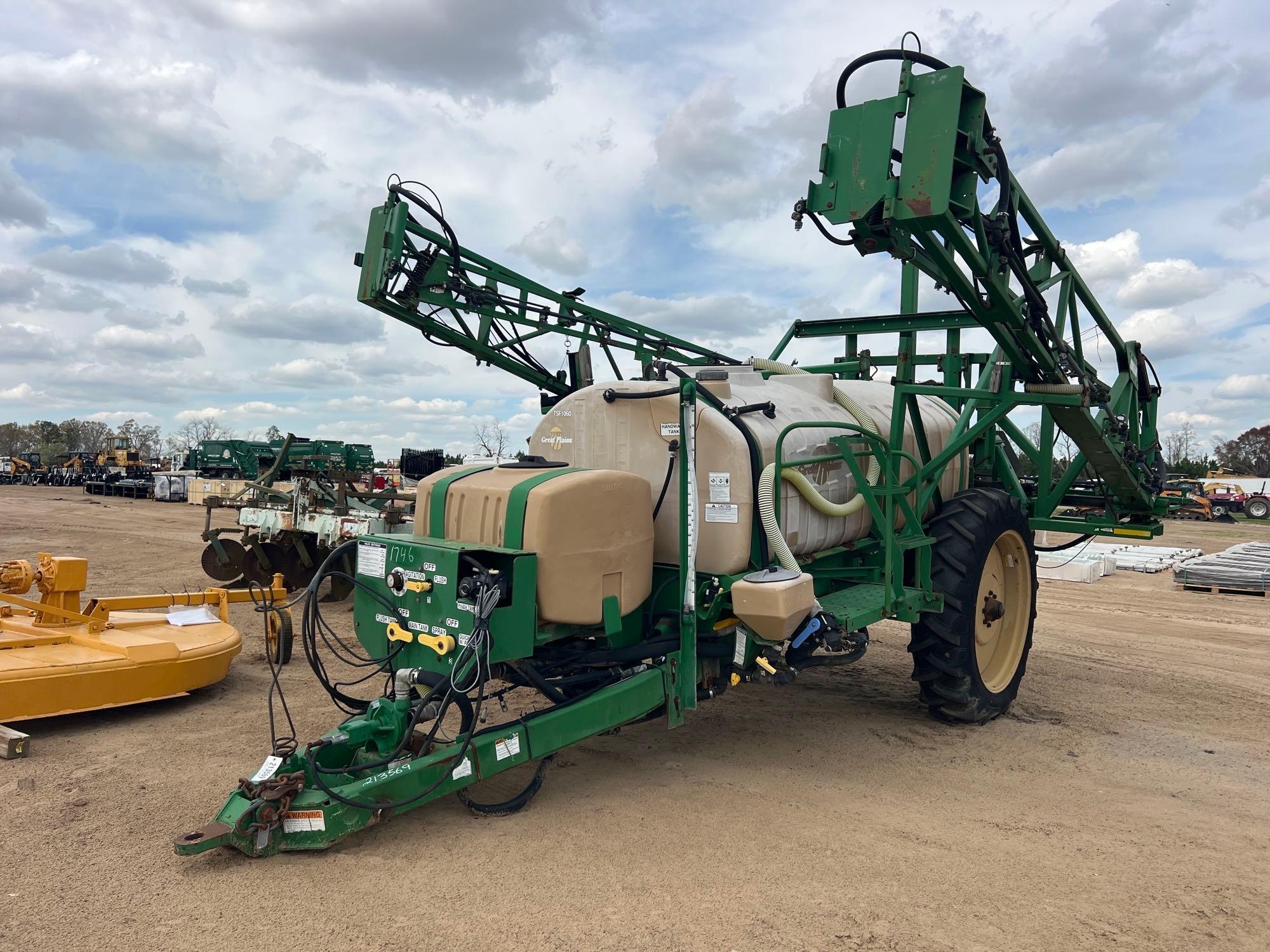 GREAT PLAINS TSF1060 PULL TYPE SPRAYER (A64280)