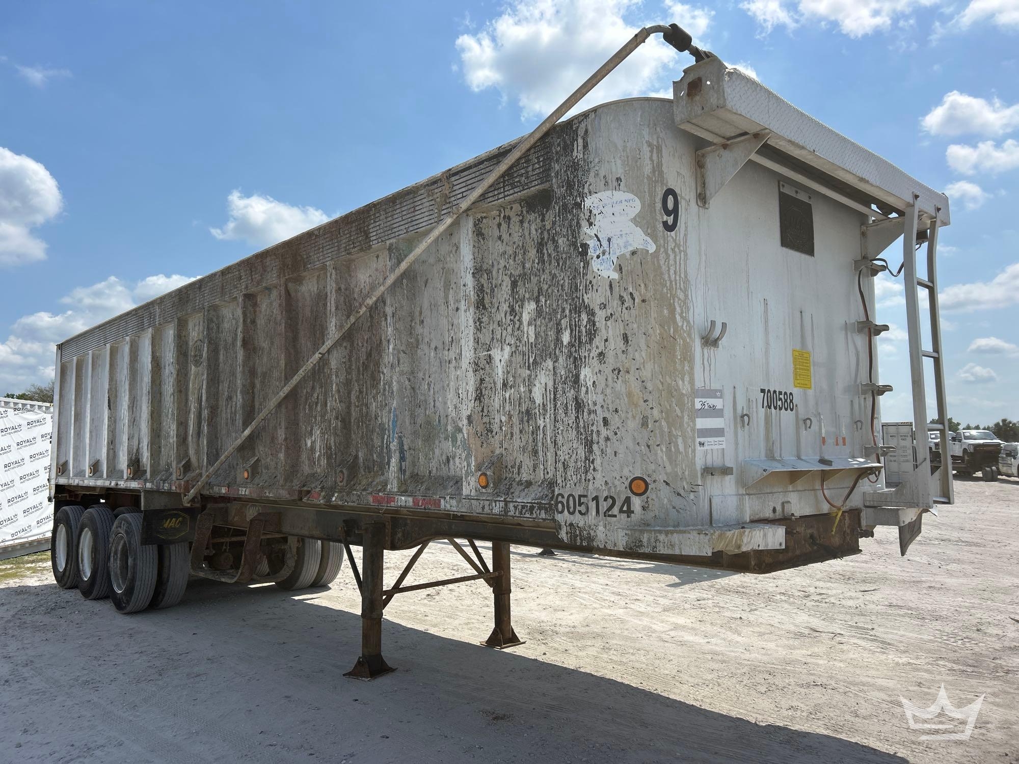 2006 MAC 35ft. 75yd. Tri-Axle Aluminum End Dump Trailer (A64556)