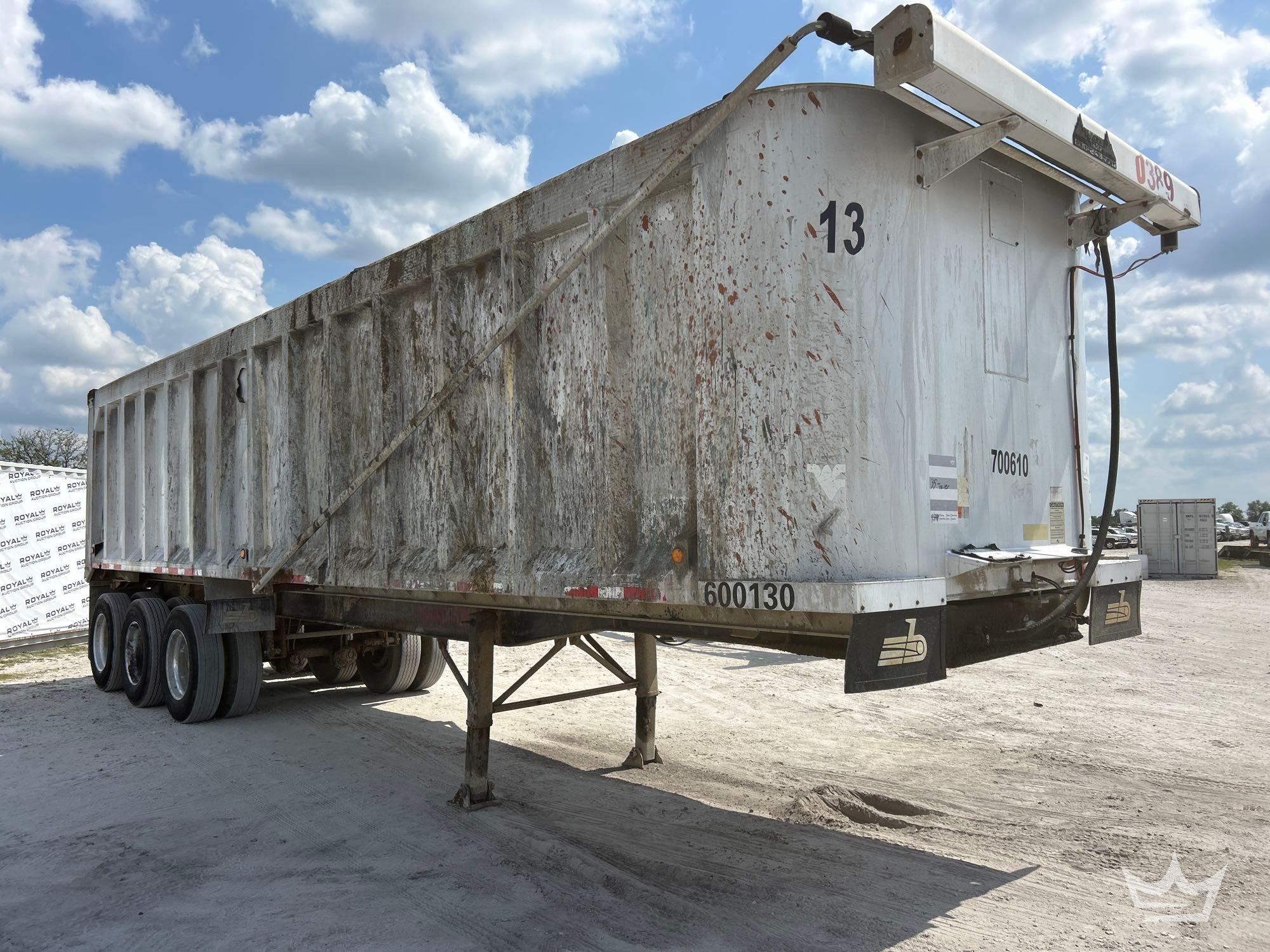 2010 Transcraft 35ft. Tri-Axle Aluminum End Dump Trailer (A64556)