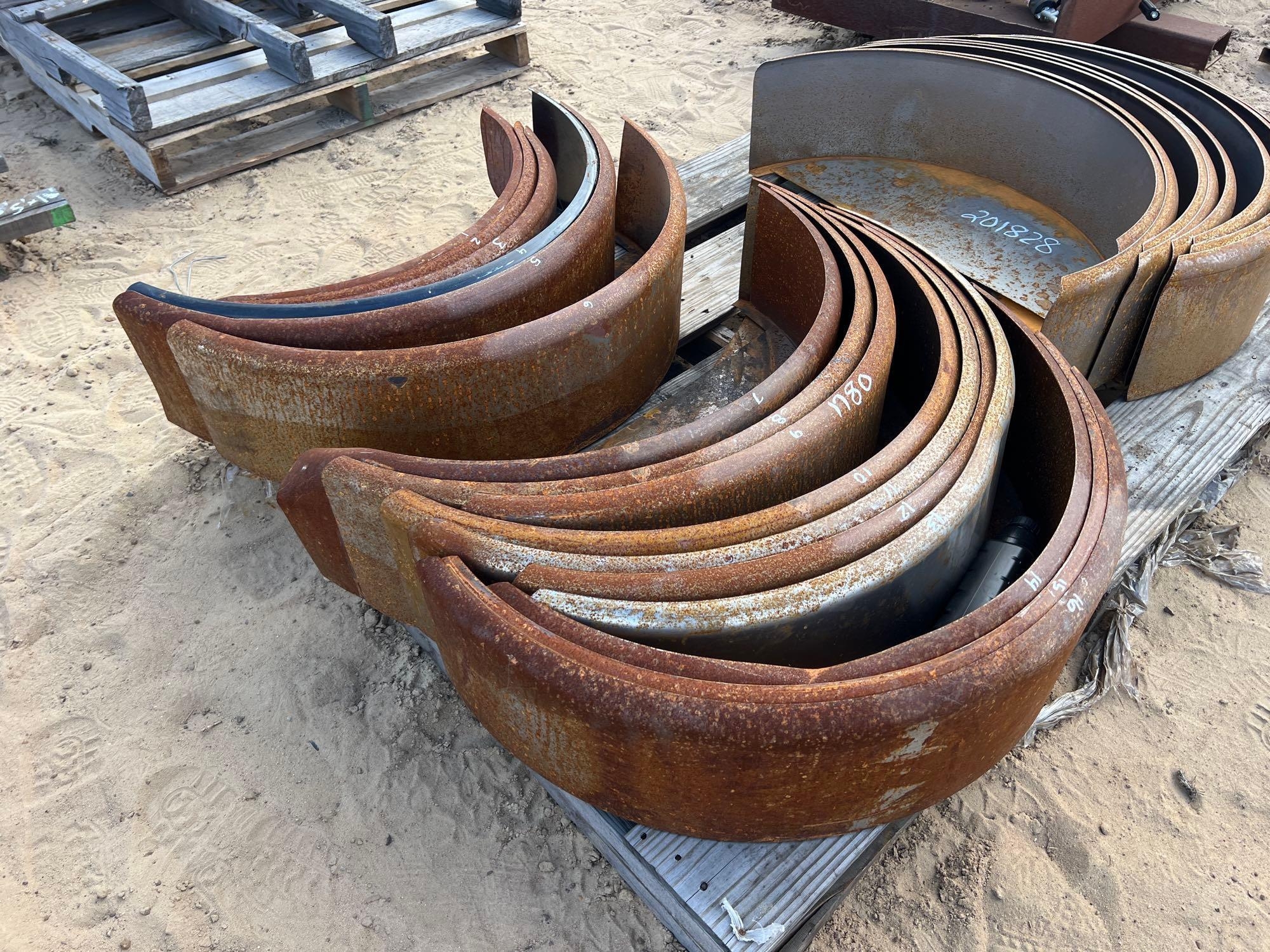 (16) SINGLE AXLE FENDERS (A54756)