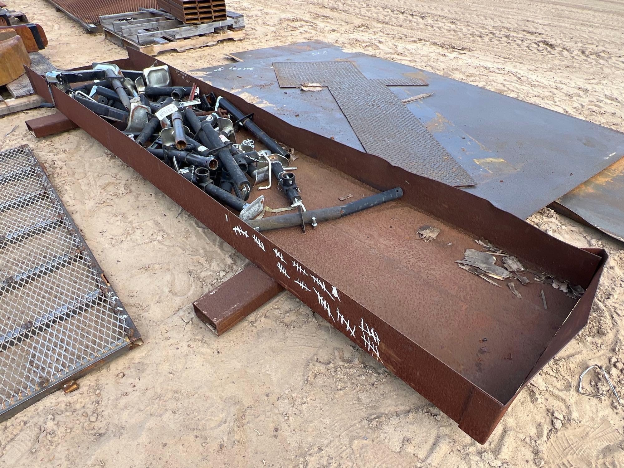 (UP TO APPROX 25) MISC TRAILER JACKS (A54756)