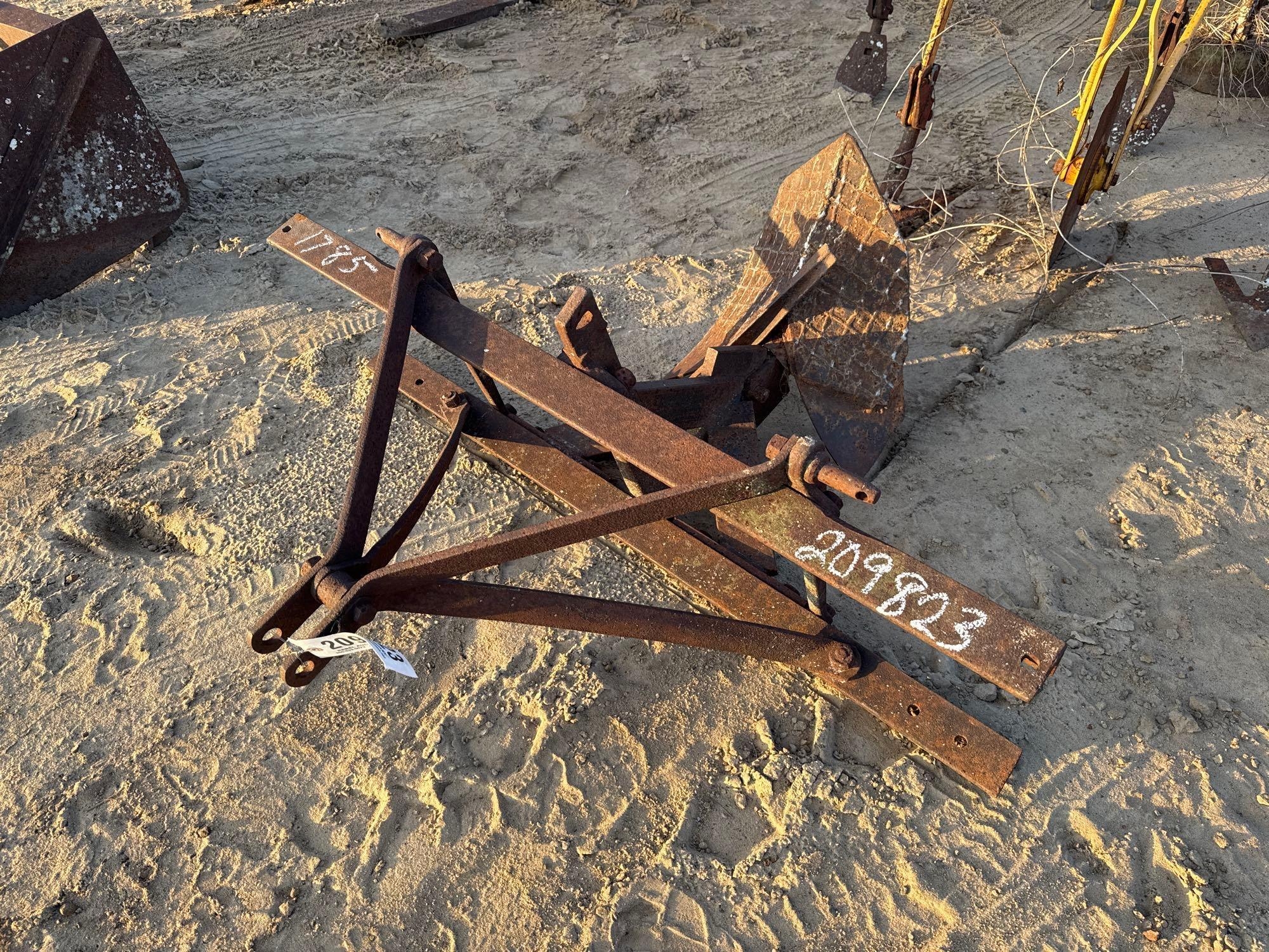 MIDDLE BUSTER PLOW (A60430)