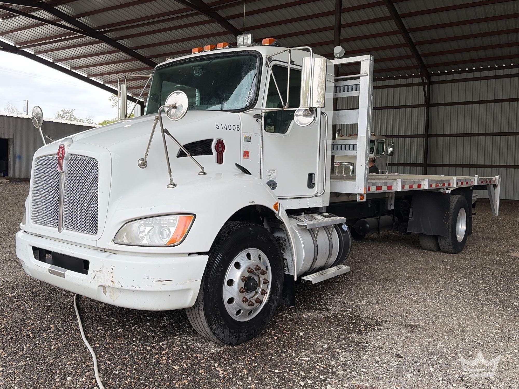 2014 Kenworth T370 21ft. Flatbed Truck (A64194)