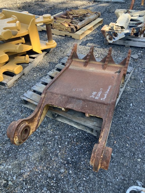 Komatsu PC220LC7 Thumb Jaw (A68134)