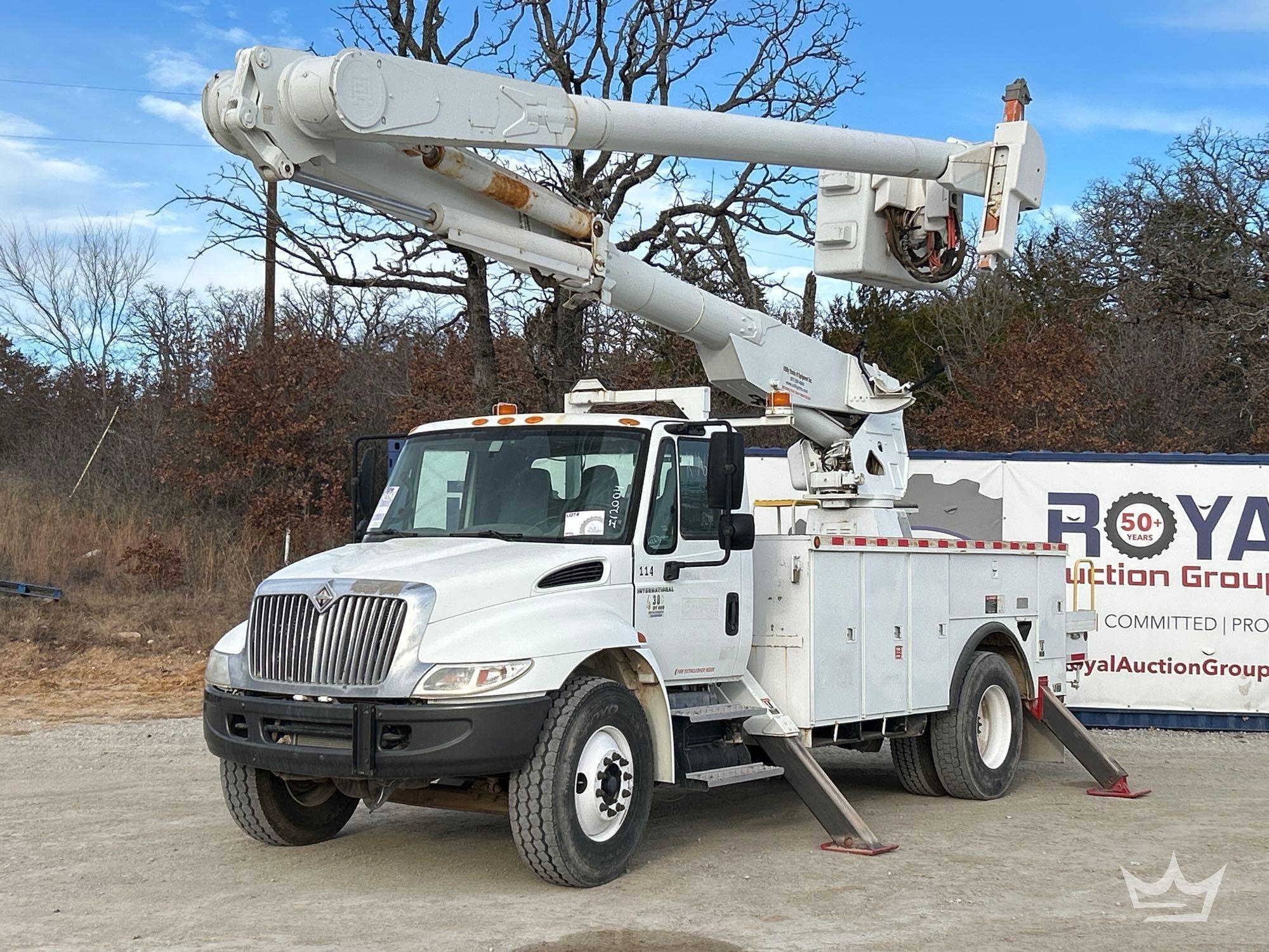 2004 International 4300 ASM Altec AM855 55ft. Bucket Truck (A60352)