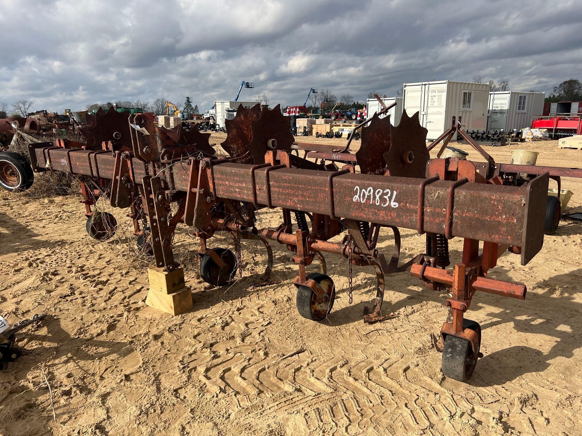 4 ROW CULTIVATOR (A60430)