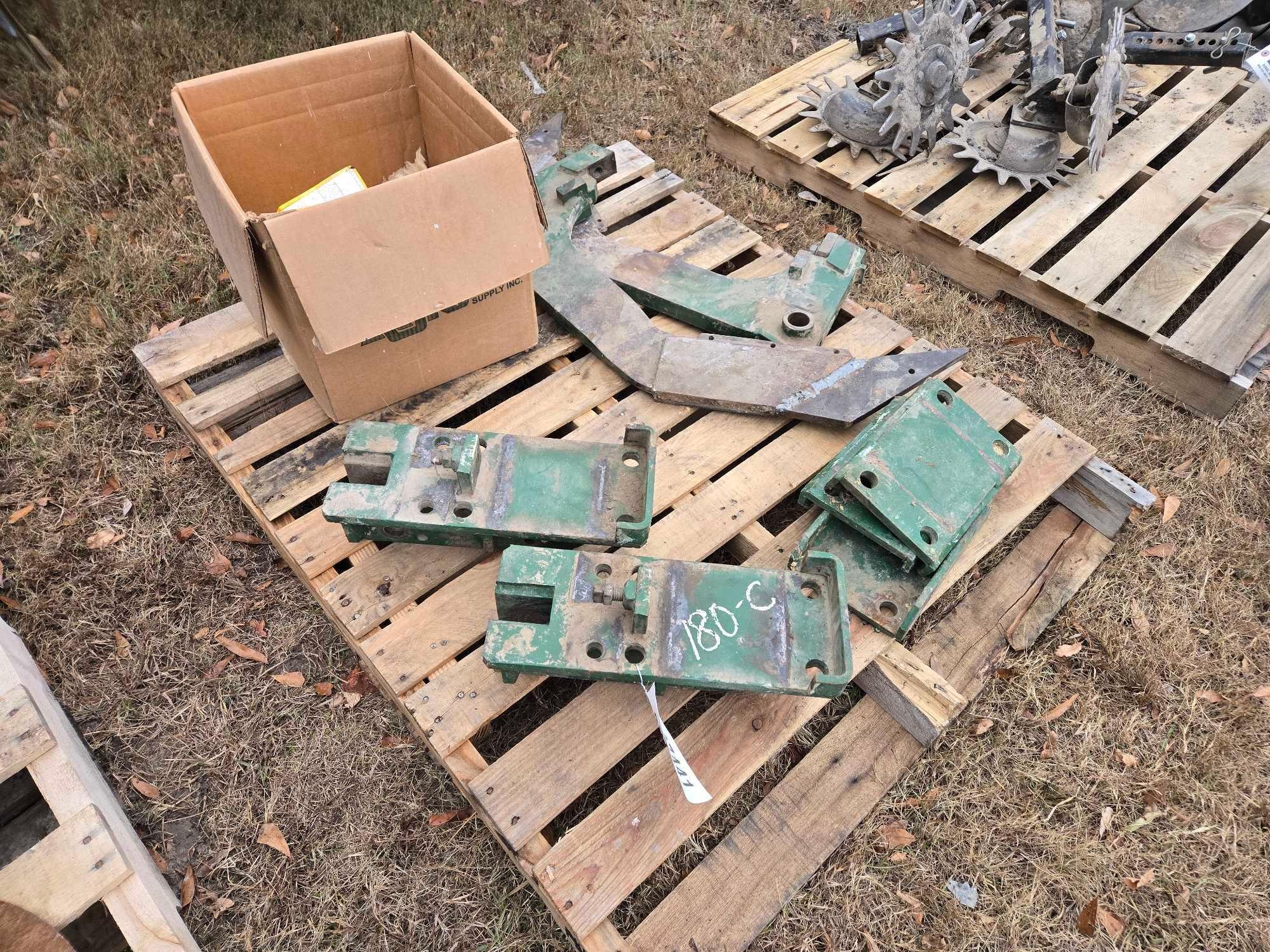 KMC RIPPER SHANKS, MOUNTING BRACKETS & WEAR STRIPS (A52708)