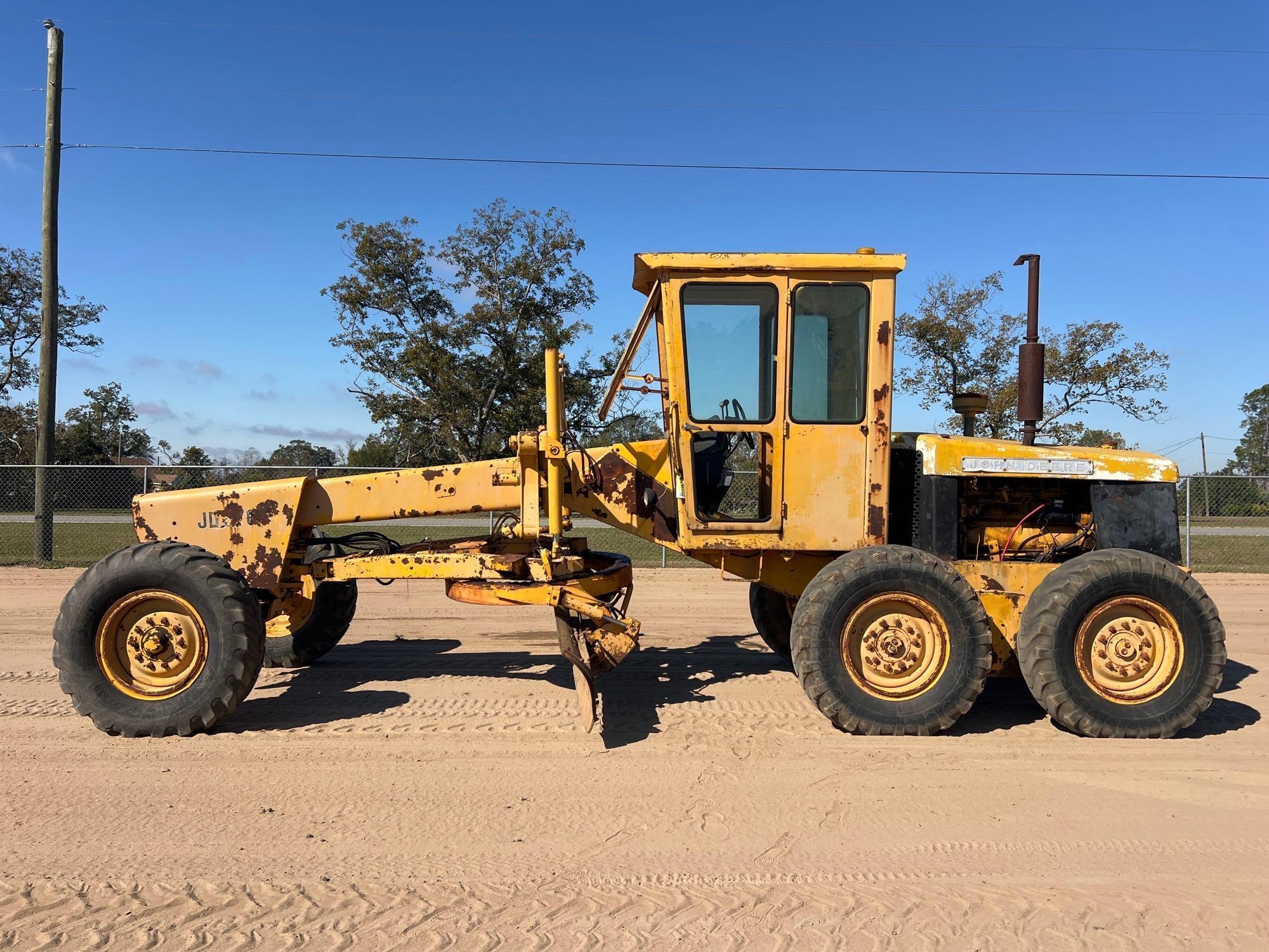 1981 JOHN DEERE 570A MOTORGRADER (A52707)