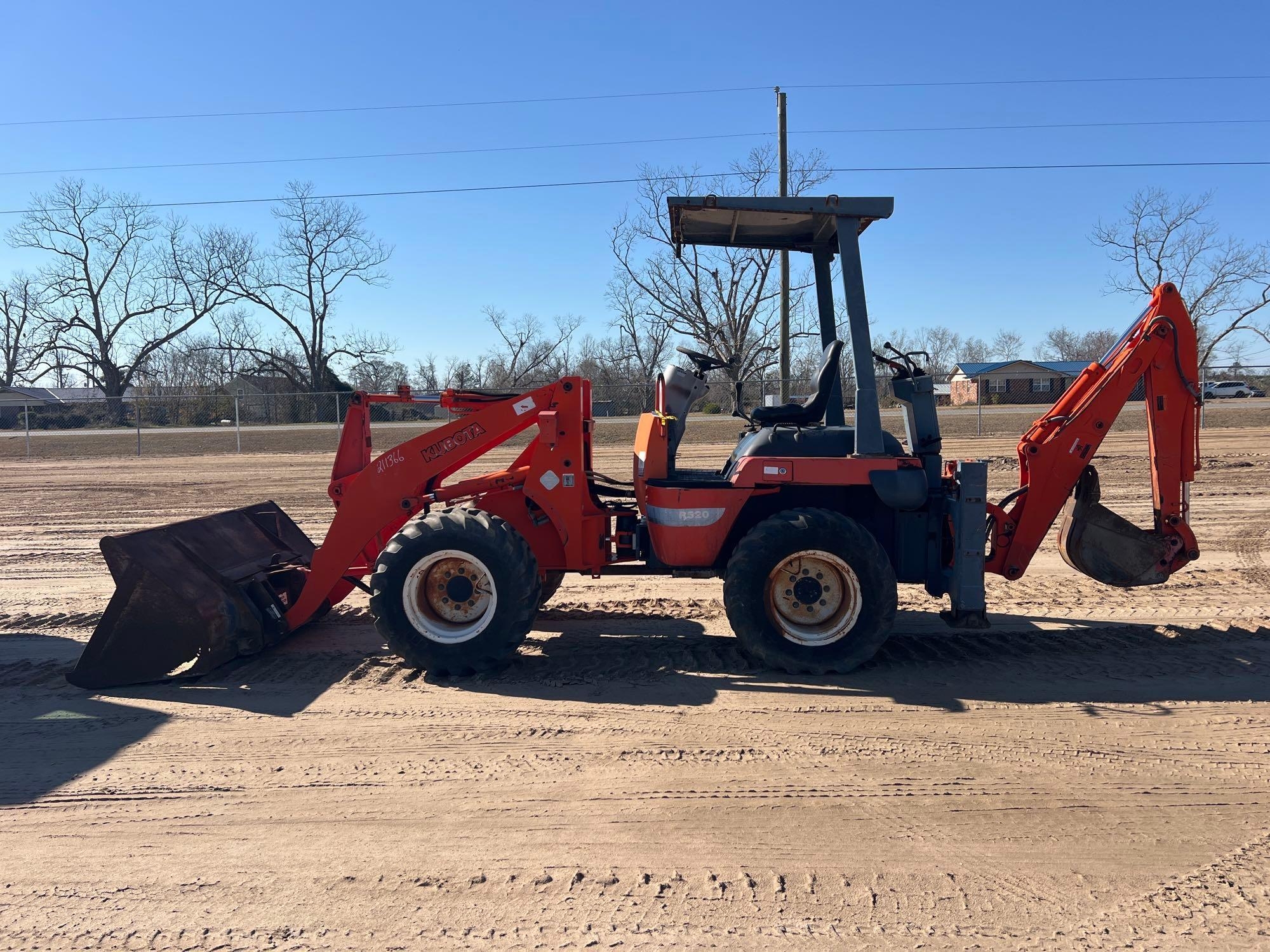 KUBOTA R520 BACKHOE (A62129)