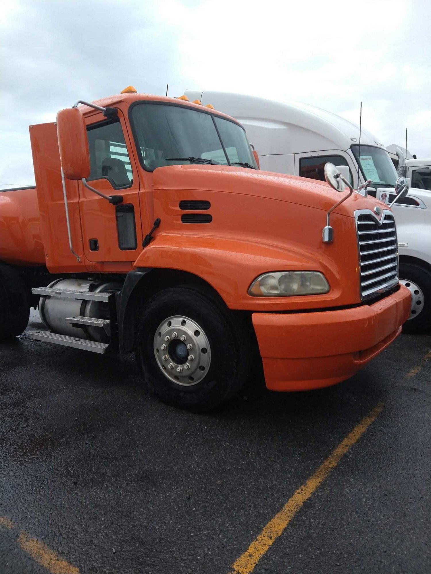 2005 Mack Vision CNX613 (refurbished and retrofitted as novelty pick-up)  (A62613)