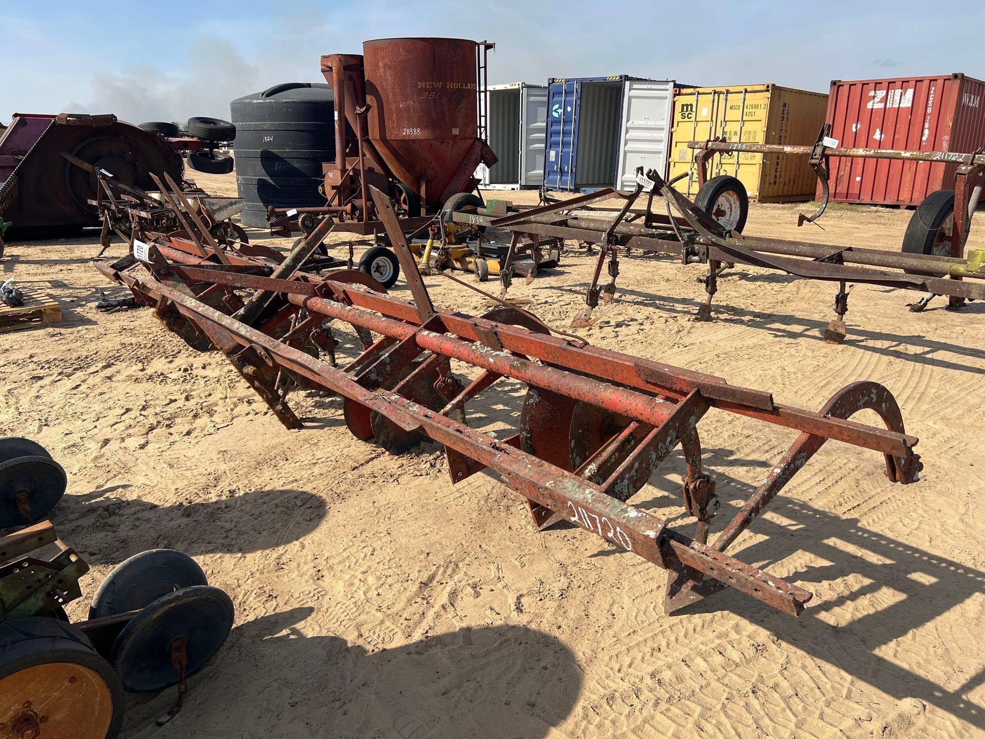 (4) ROW FIELD CULTIVATOR W/ROLLING FENDERS (A62130)