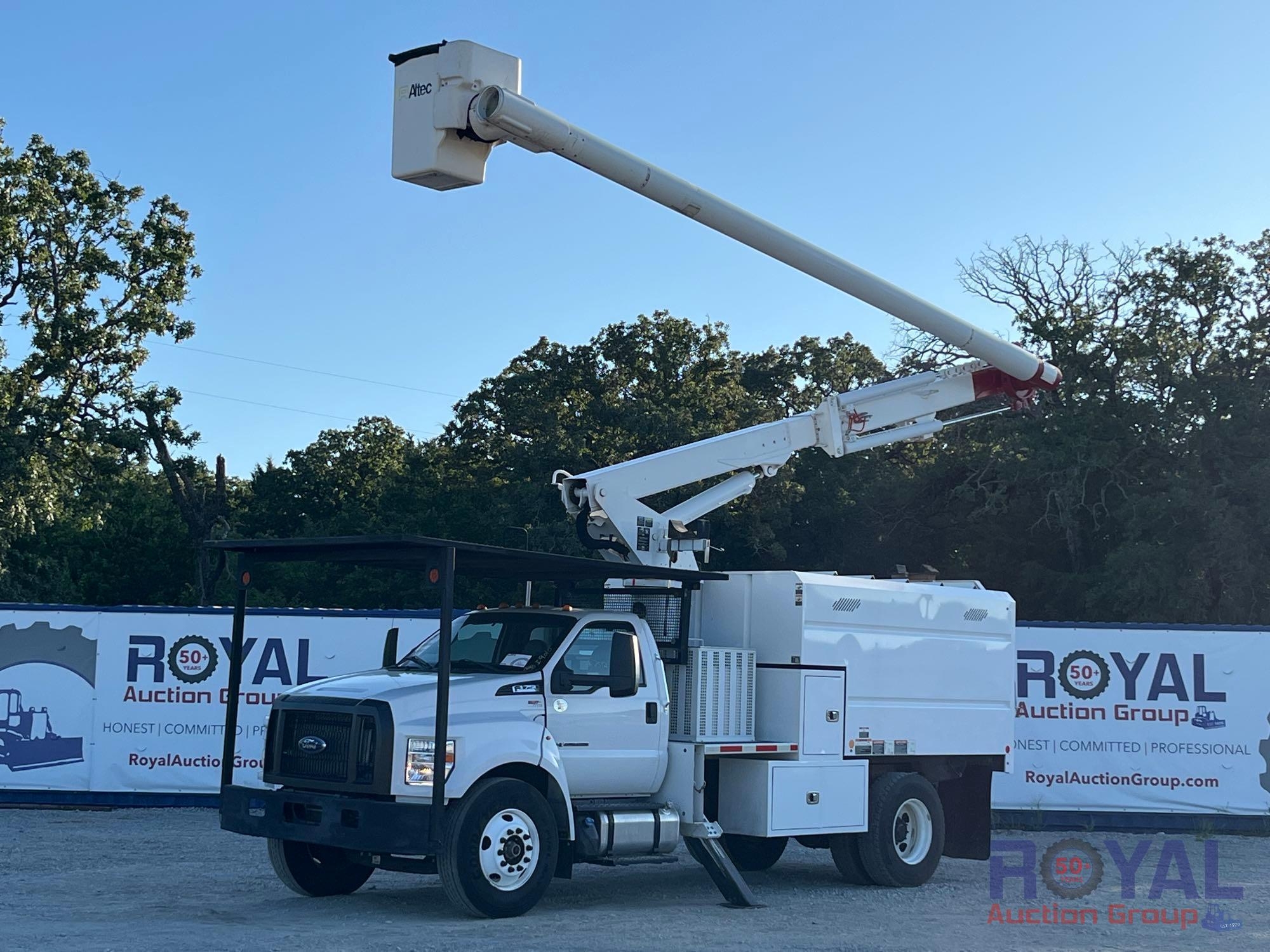 2022 Ford F-750 Super Duty Altec LR756 56ft. Insulated Forestry Chipper Bucket Truck (A49461)