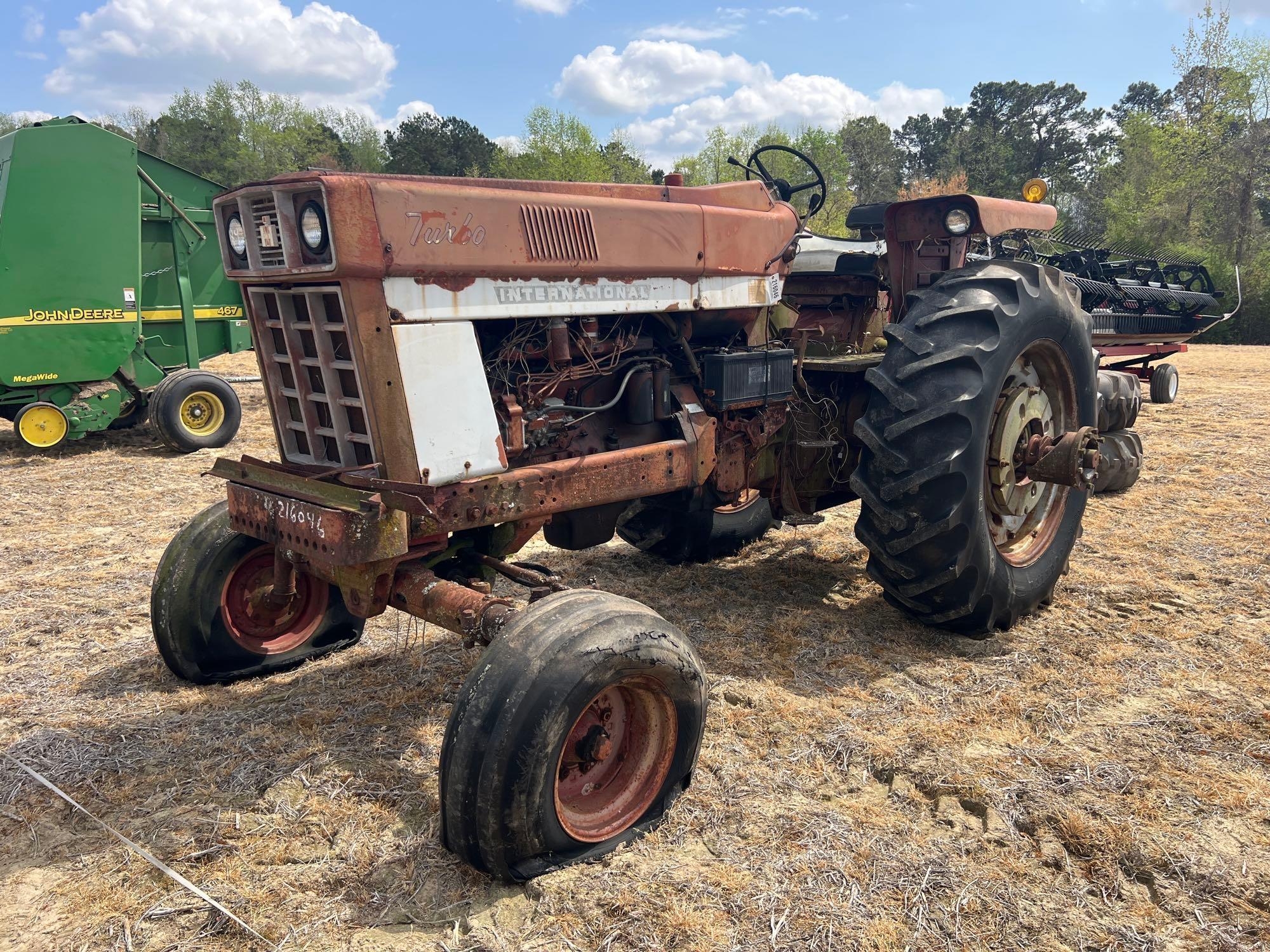 (INOP) INTERNATIONAL 1066 TRACTOR (A64278)