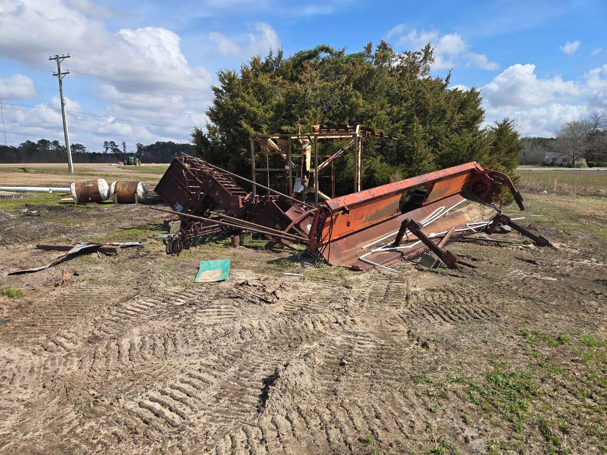 LOT OF SCRAP WOOD AND TIN (A63291)