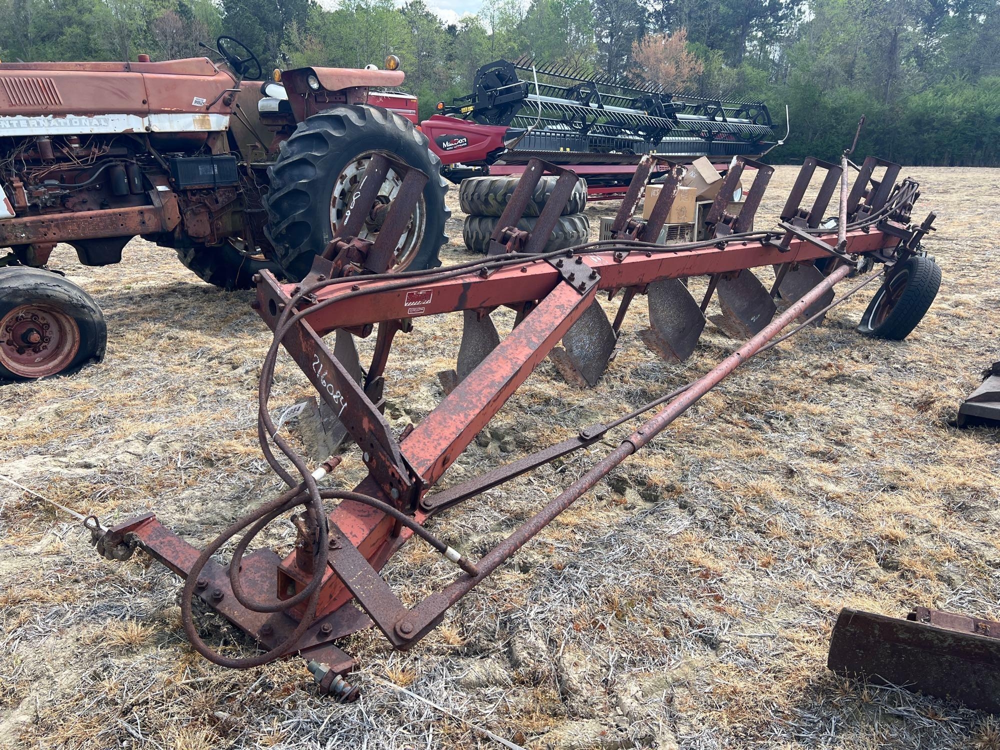 INTERNATIONAL 700 SERIES 6 BOTTOM PLOW (A64278)