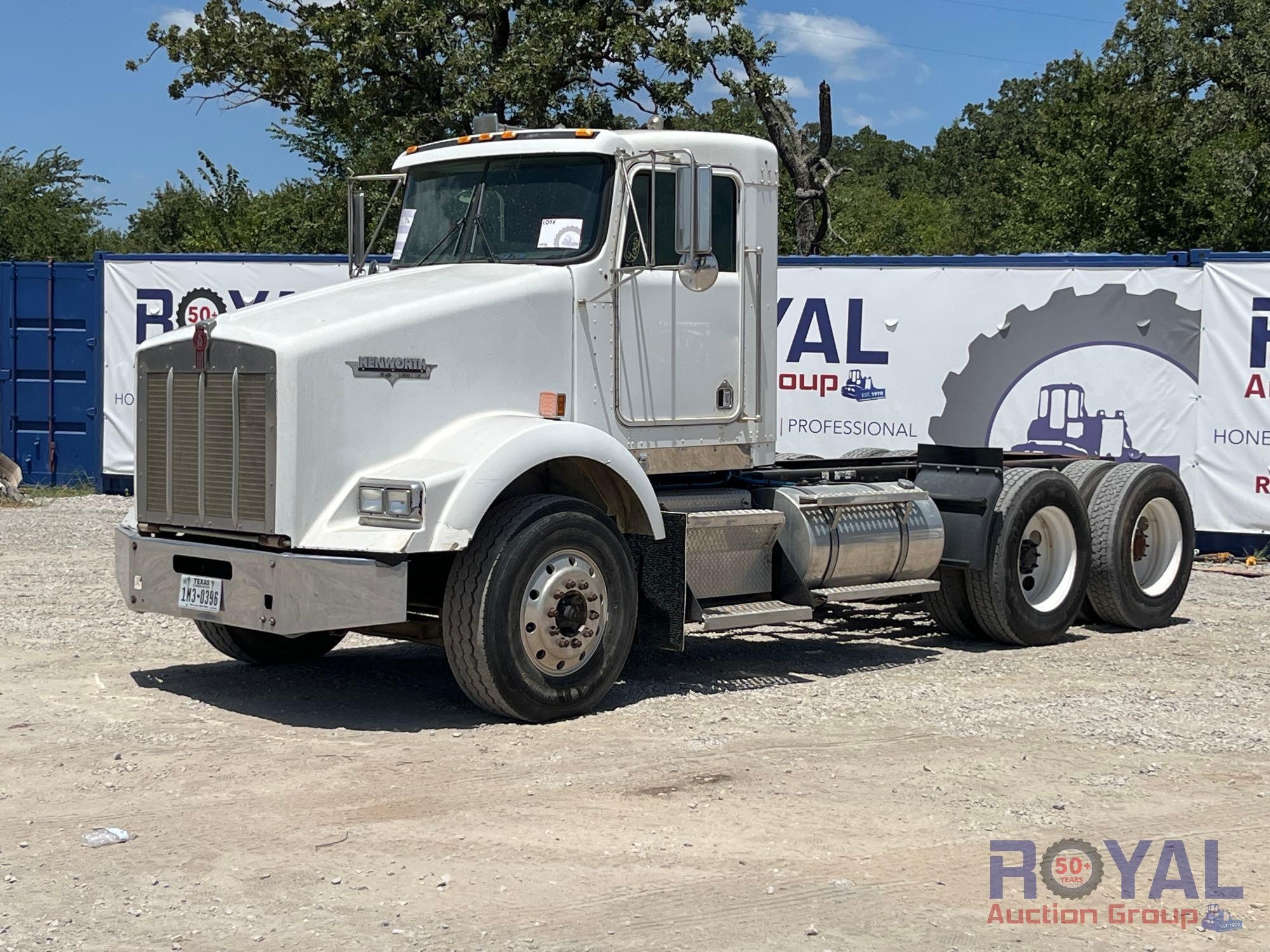 Kenworth T800 Day Cab Truck Tractor (A49461)