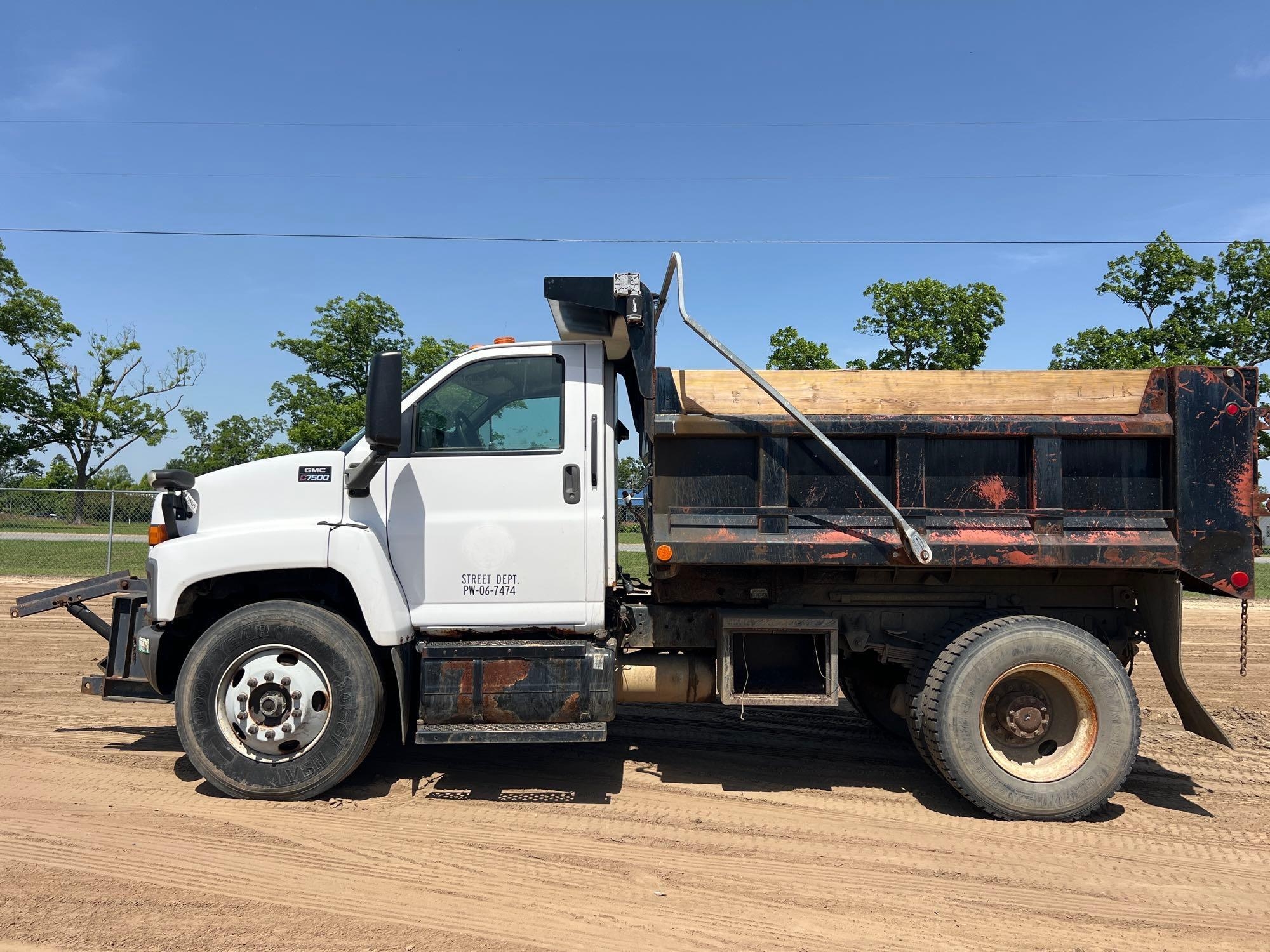 2006 GMC C7500 DUMP TRUCK (A51406)