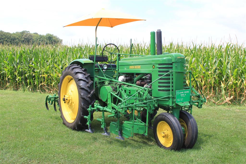 1949 John Deere A.jpg