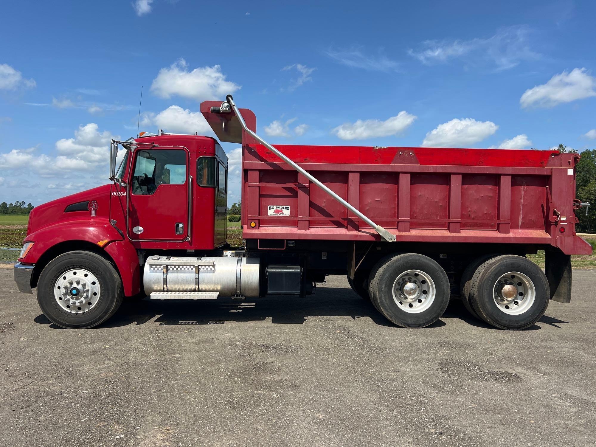 2018 KENWORTH T370 T/A DUMP TRUCK (A51406)
