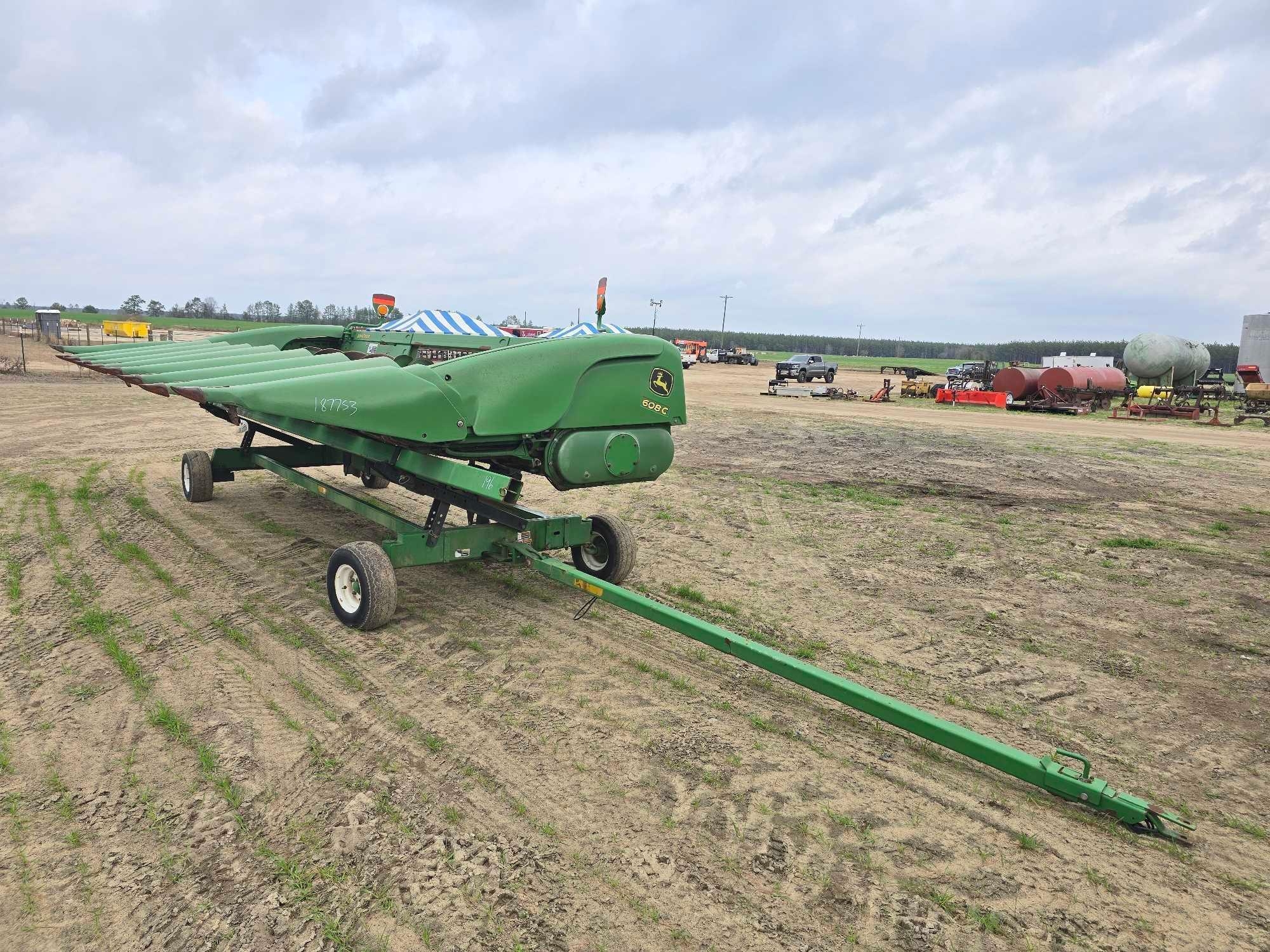 JOHN DEERE 608C 8R30" CORN HEAD & HEADER CART (A63290)