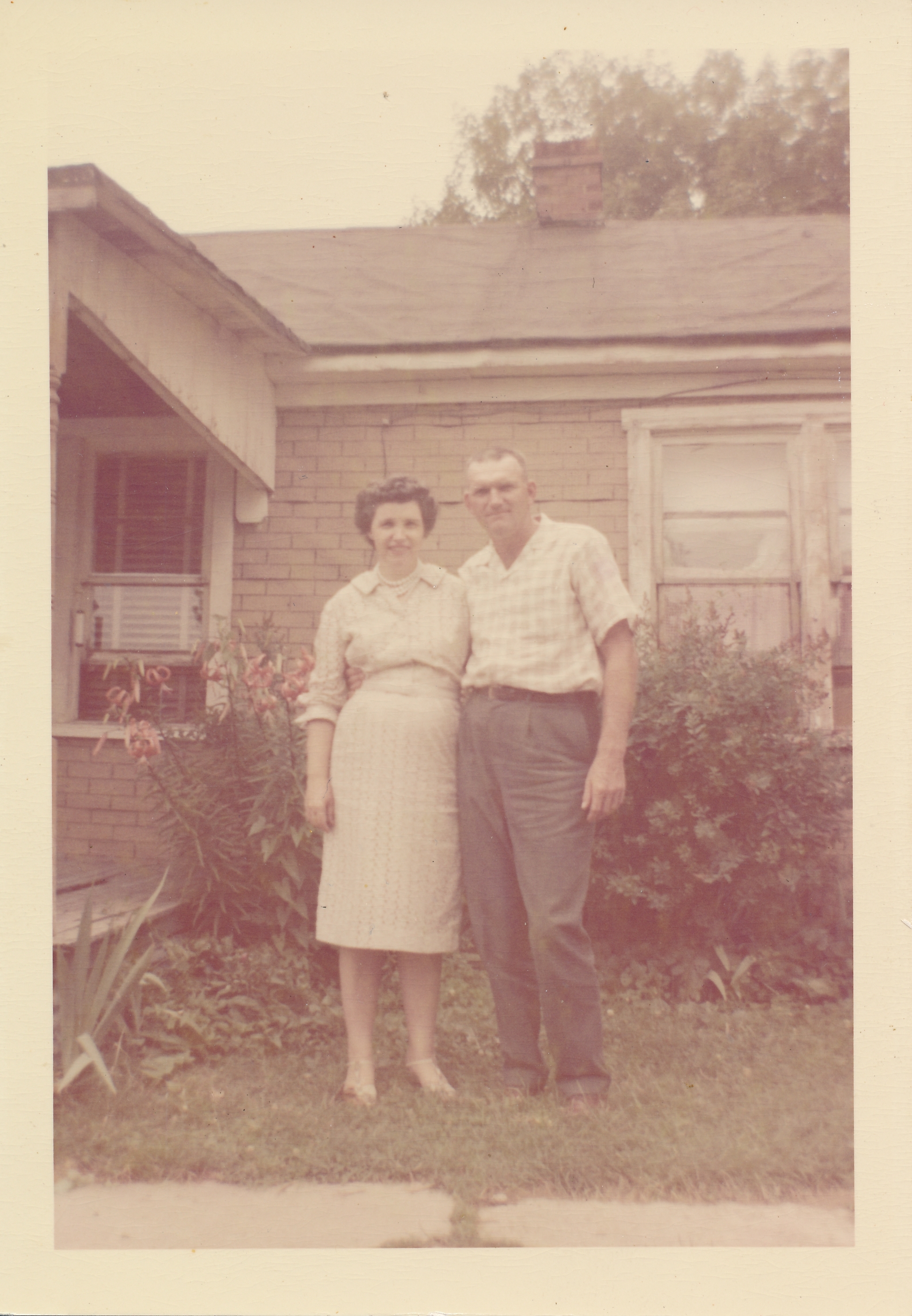 19620700_PAP1_LabelNo_MomDadOldHouse_Farm_20240402_0001.jpg