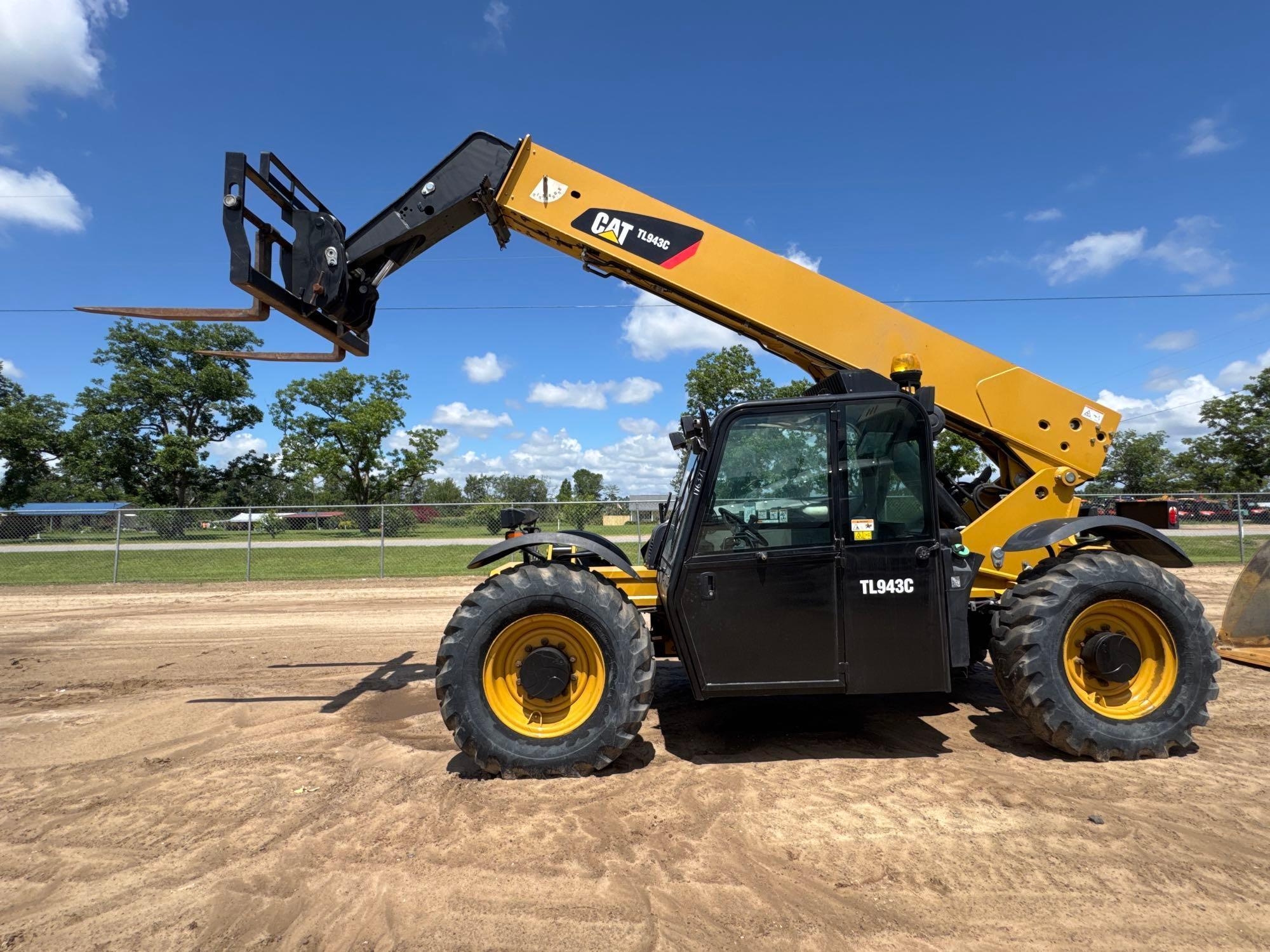 2013 CATERPILLAR TL943C TELESCOPIC FORKLIFT (A50458)