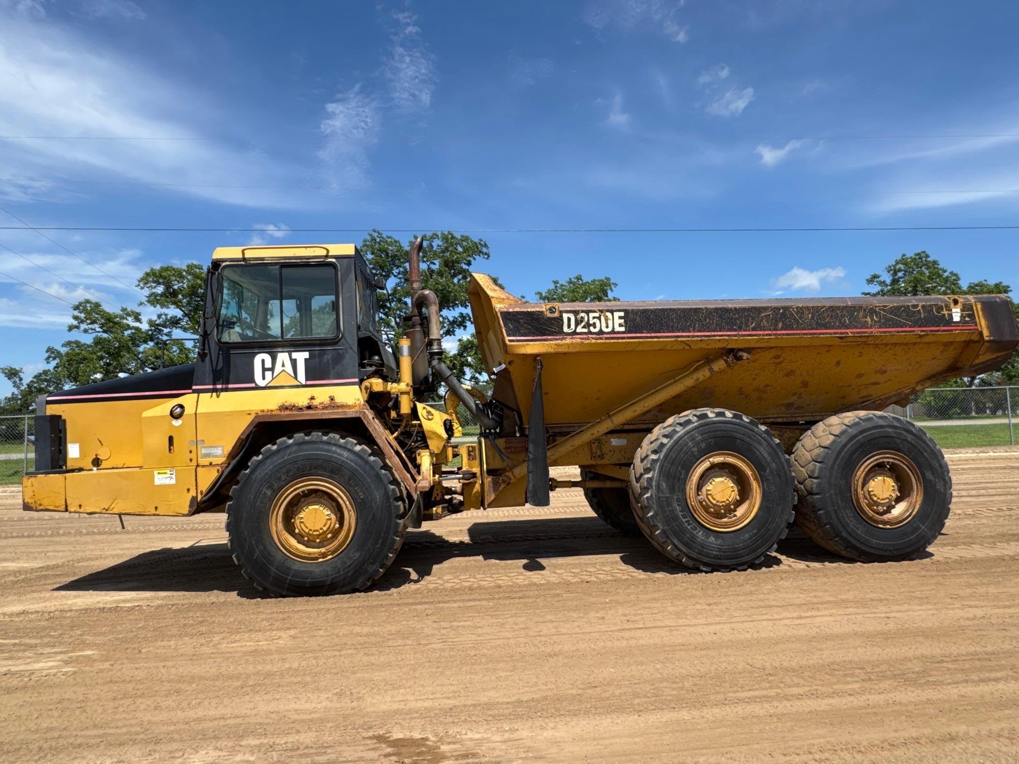 1998 CATERPILLAR D250E OFF ROAD DUMP (A50458)