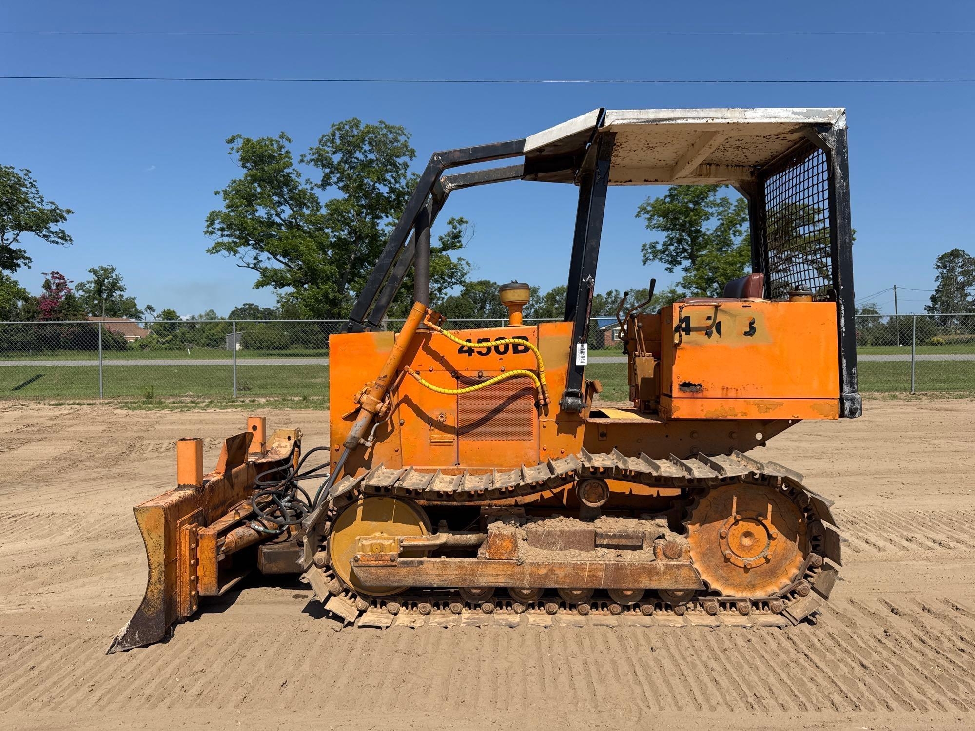 1983 CASE 450B CRAWLER DOZER (A50458)