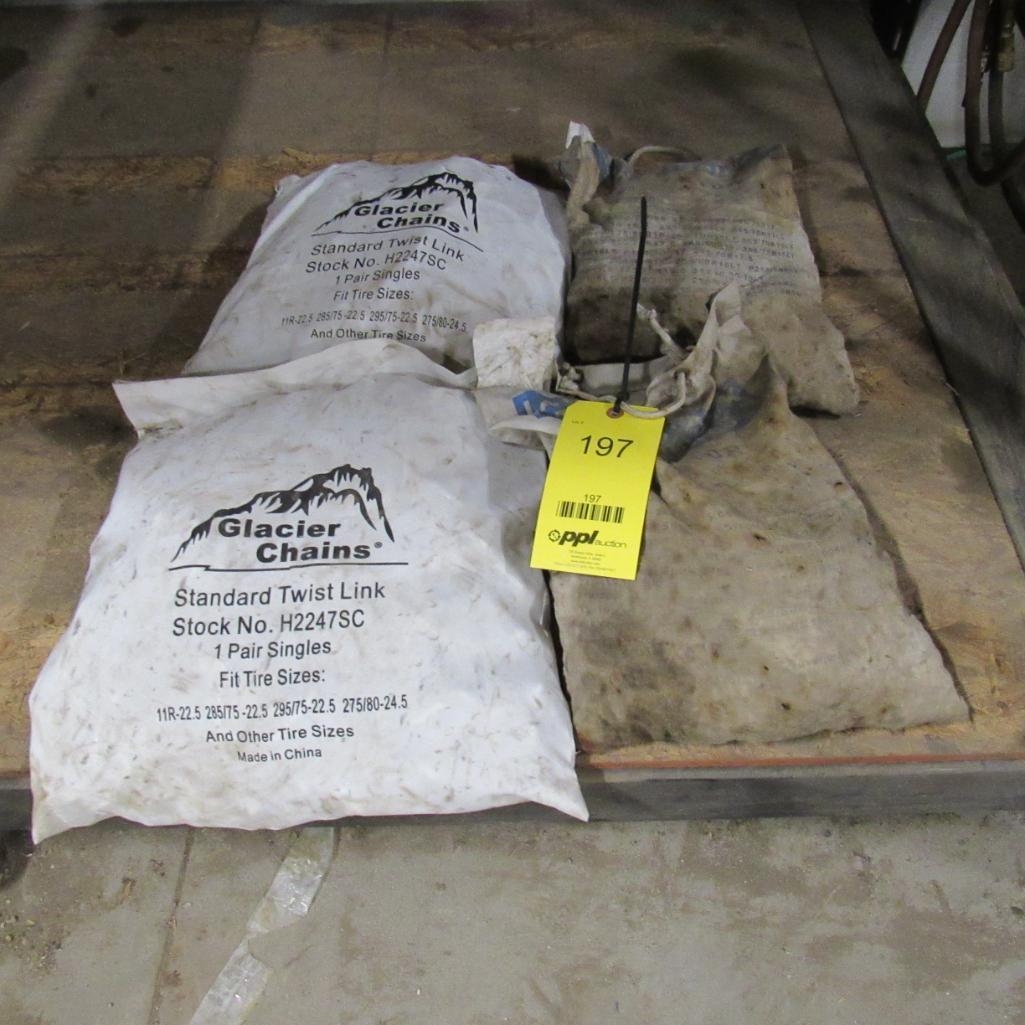 LOT: (4) Pairs of Tire Chains, Fits Tire Sizes: 11R-22.5, 285/75-22.5, 295/75-22.5, 275/80-24.5, ... (A59076)