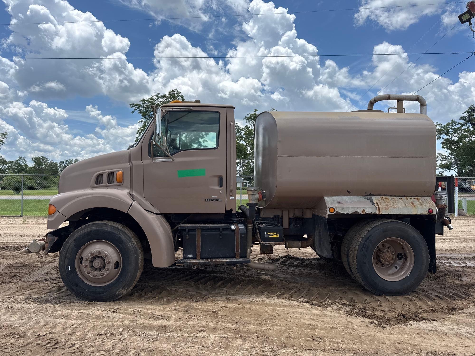 2001 STERLING WATER TRUCK (A50458)