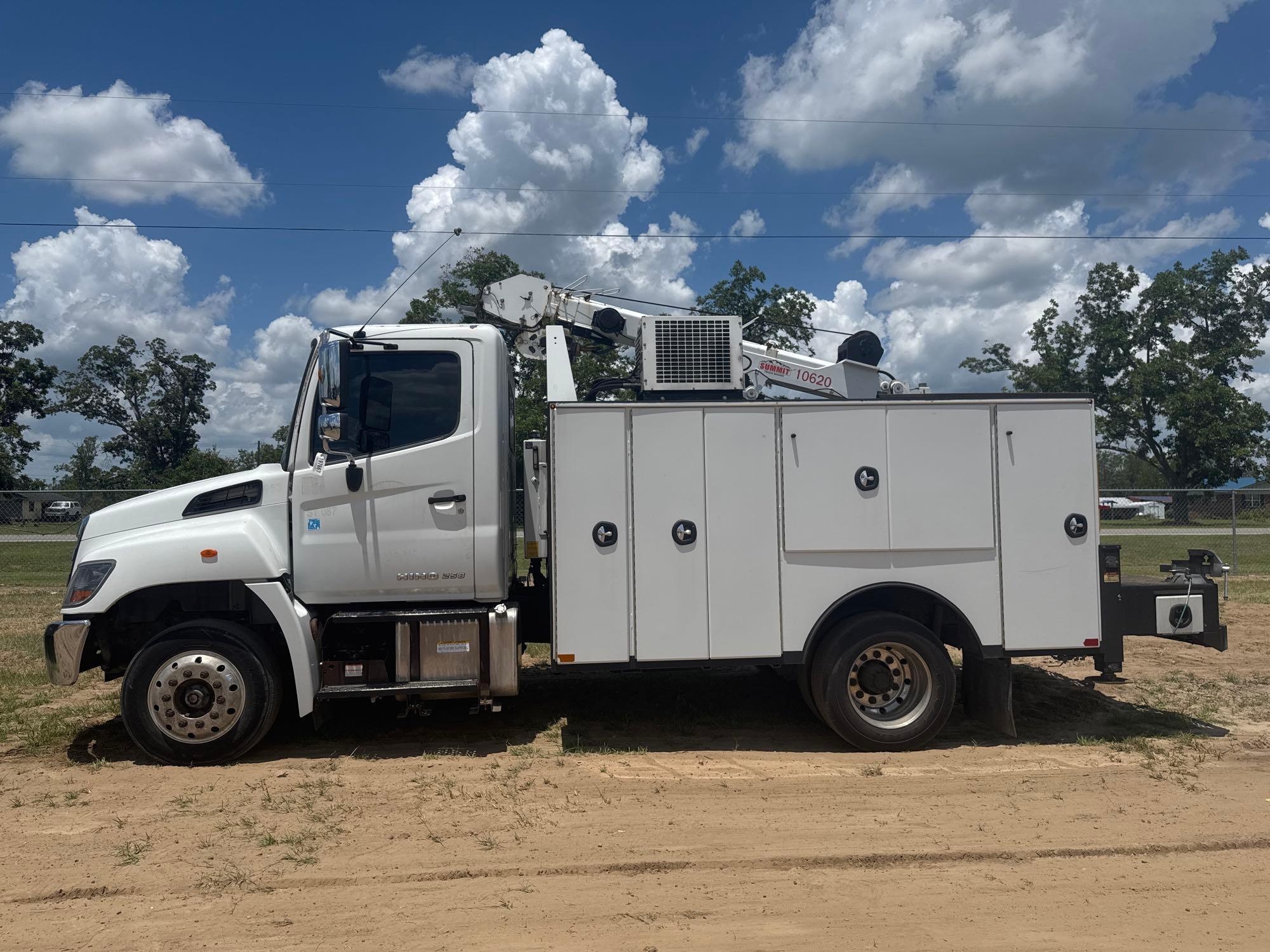 2018 HINO 258 S/A SERVICE TRUCK (A51243)