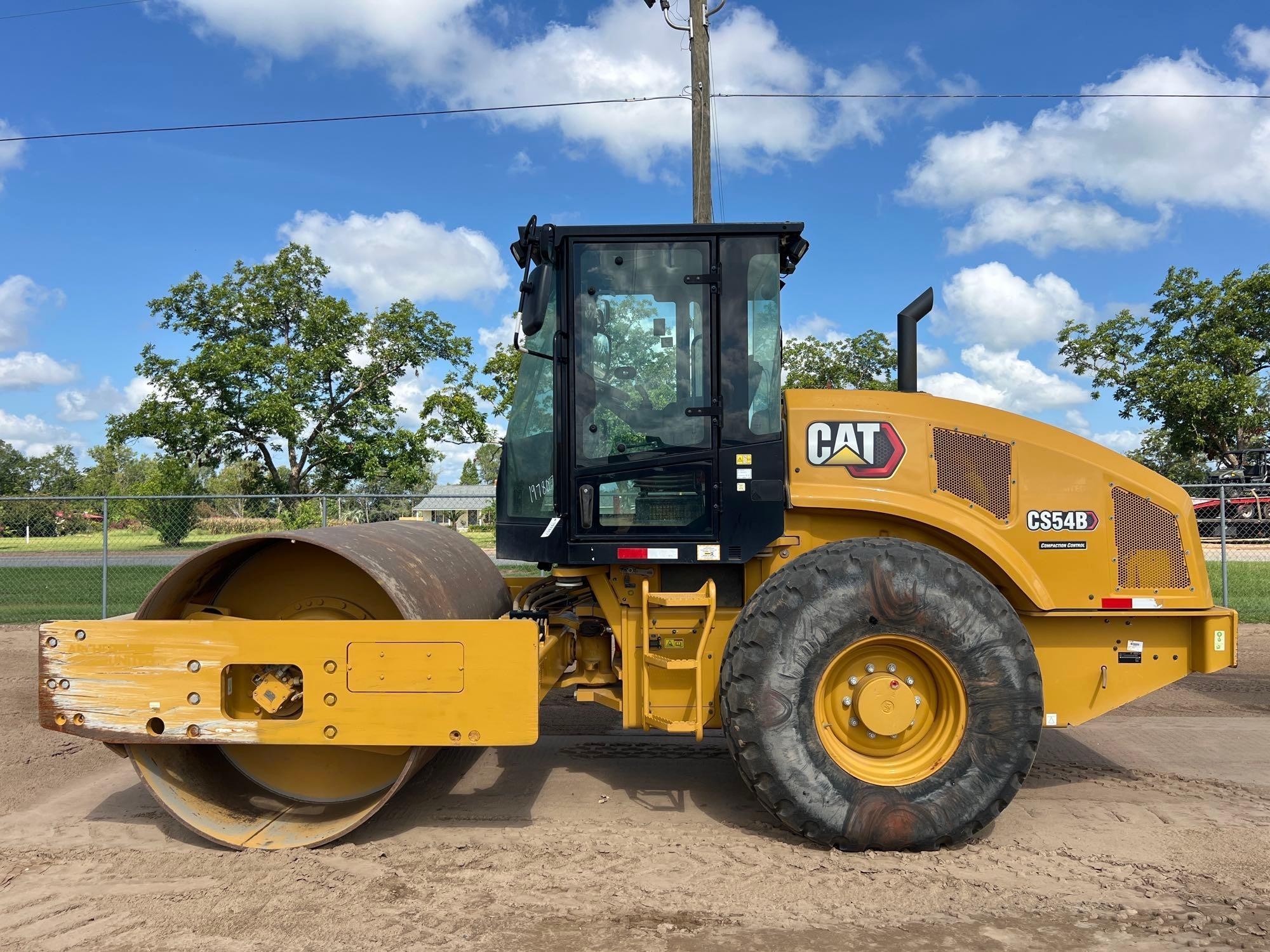 2022 CATERPILLAR CS54B SMOOTH DRUM ROLLER (A51242)