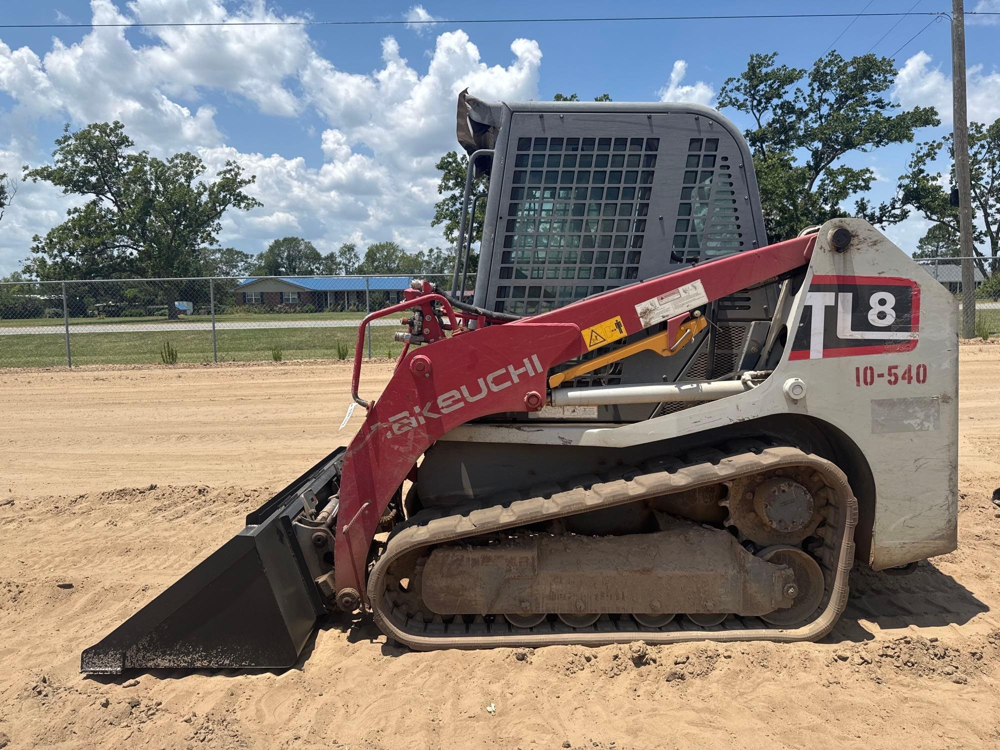 2019 TAEKUCHI TL8 SKID STEER (A51242)