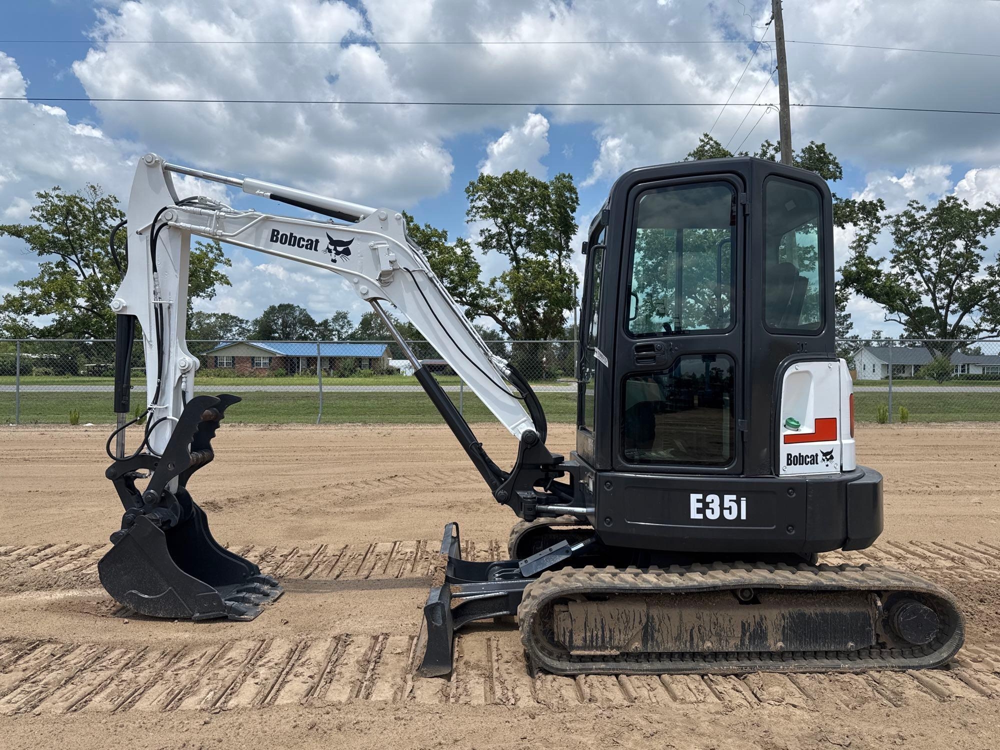 2015 BOBCAT E35 EXCAVATOR (A51242)