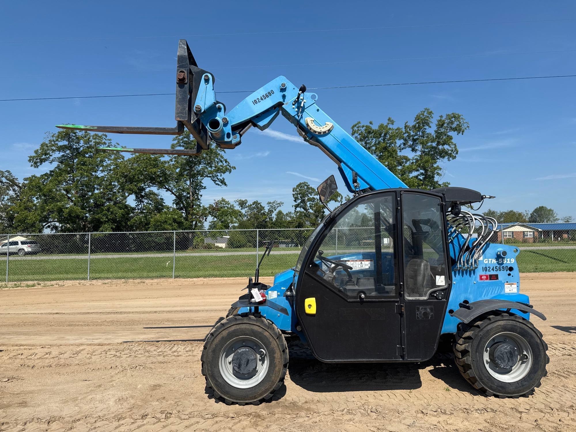 2018 GENIE GTH-5519 TELESCOPIC FORKLIFT (A51242)