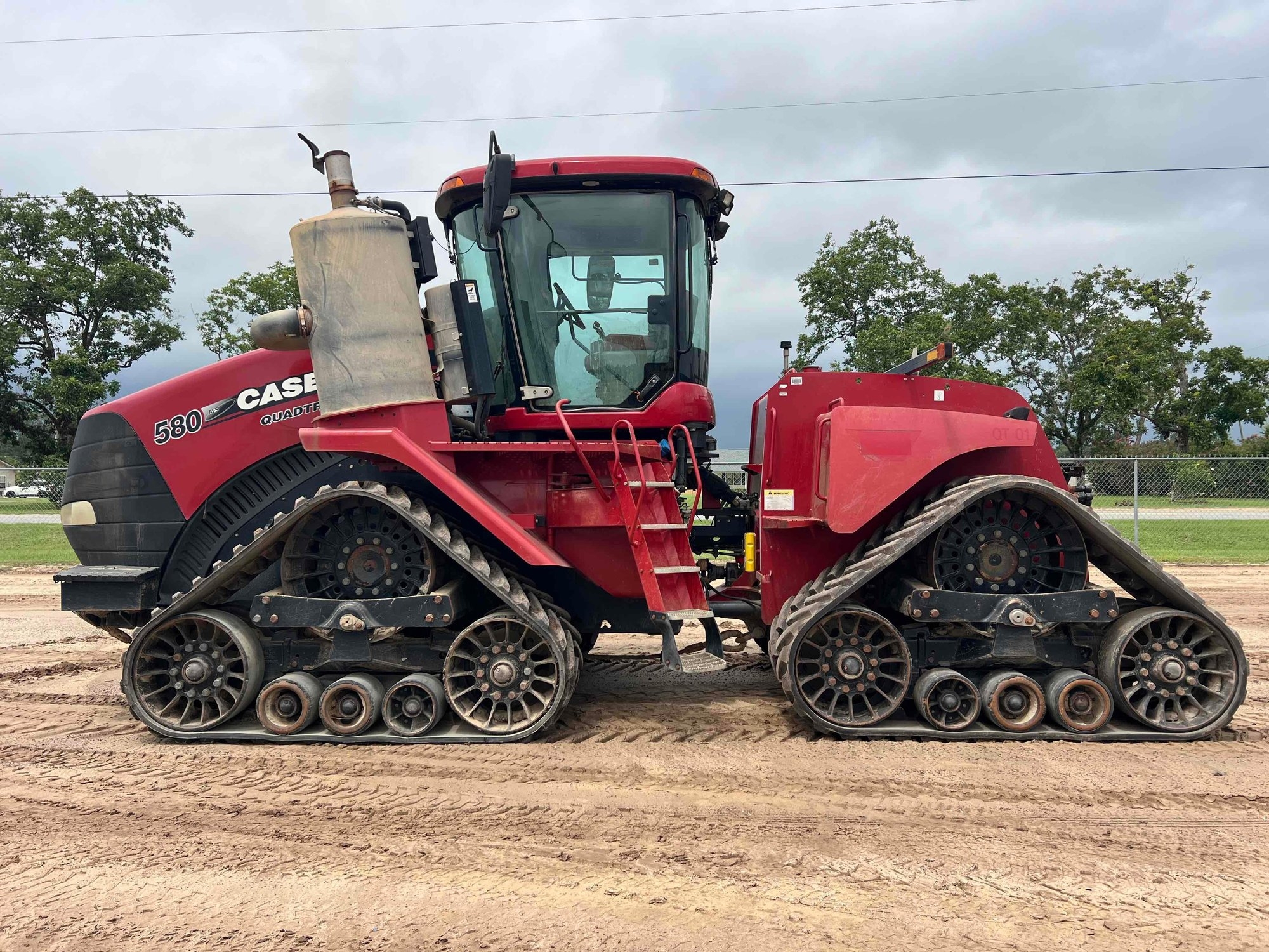 2017 CASE IH 580 QUADTRAC ARTICULATING TRACTOR (A52707)
