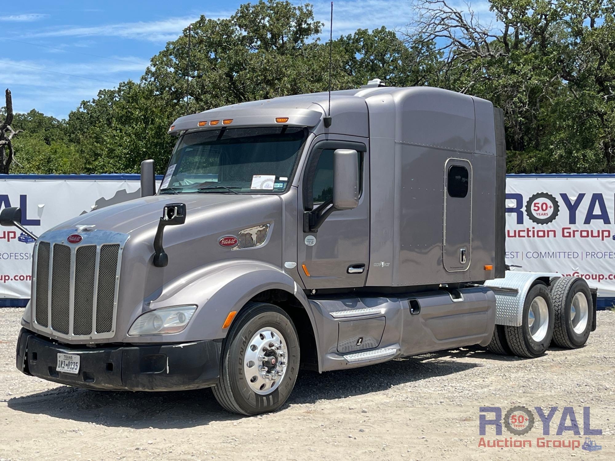2015 Peterbilt 579 T/A Sleeper Cab Truck Tractor (A49461)