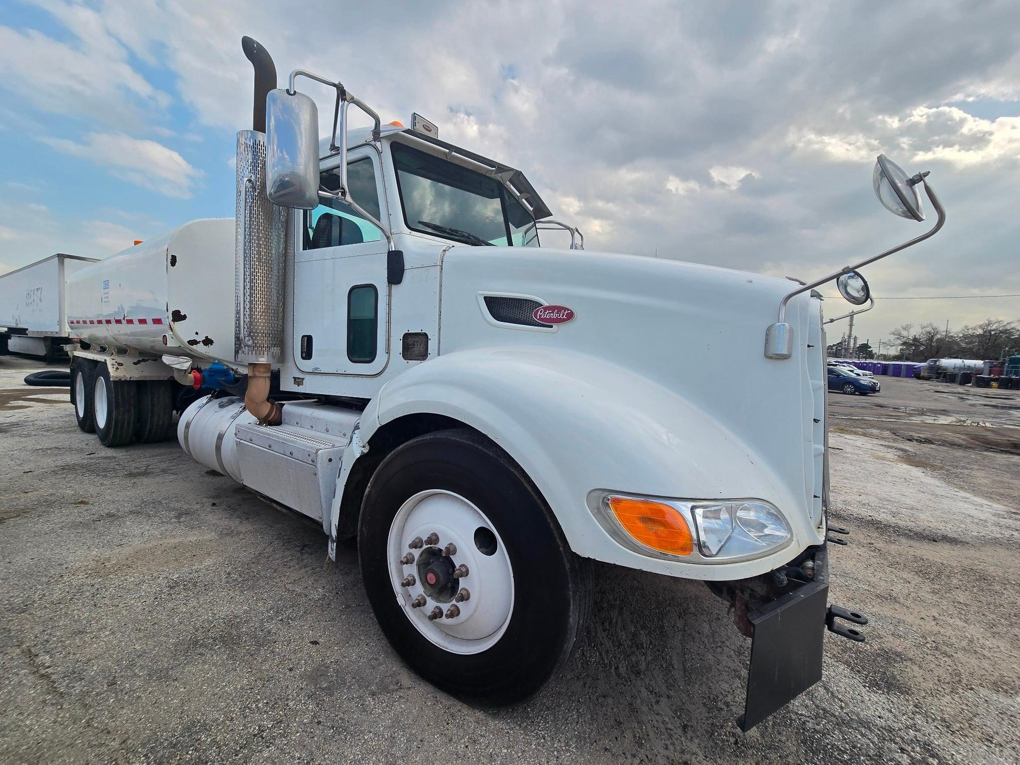 2011 Peterbilt 6x4 Water Truck w 52,000 GVWR, and 2,000 Gallon Tank (A63118)