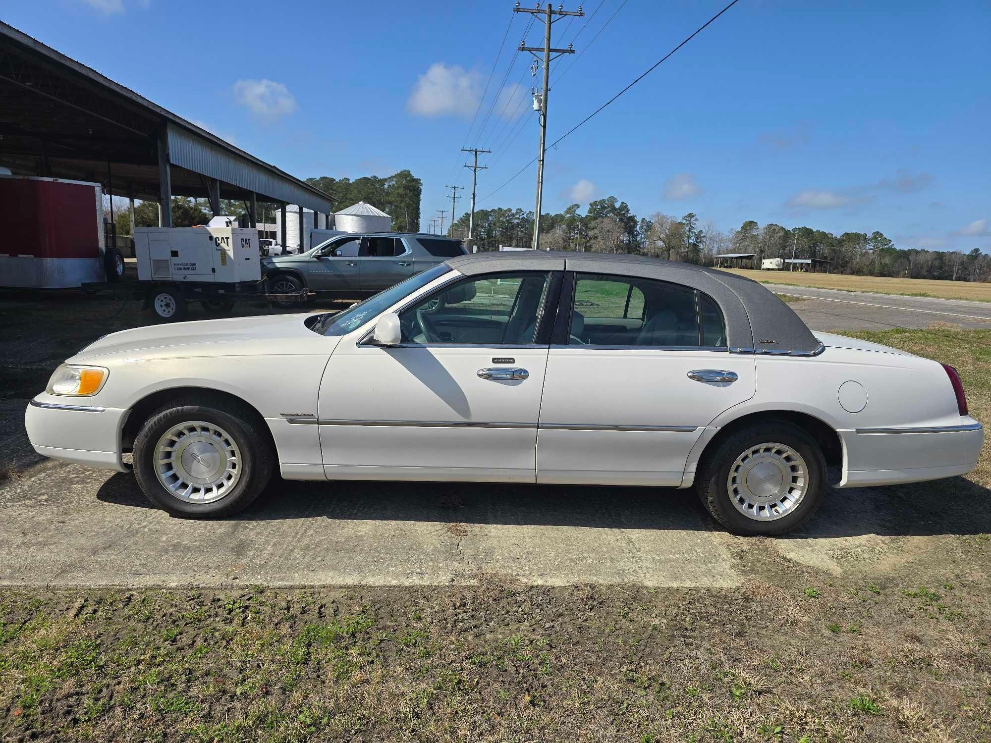 2000 LINCOLN TOWNSCAR (A63291)