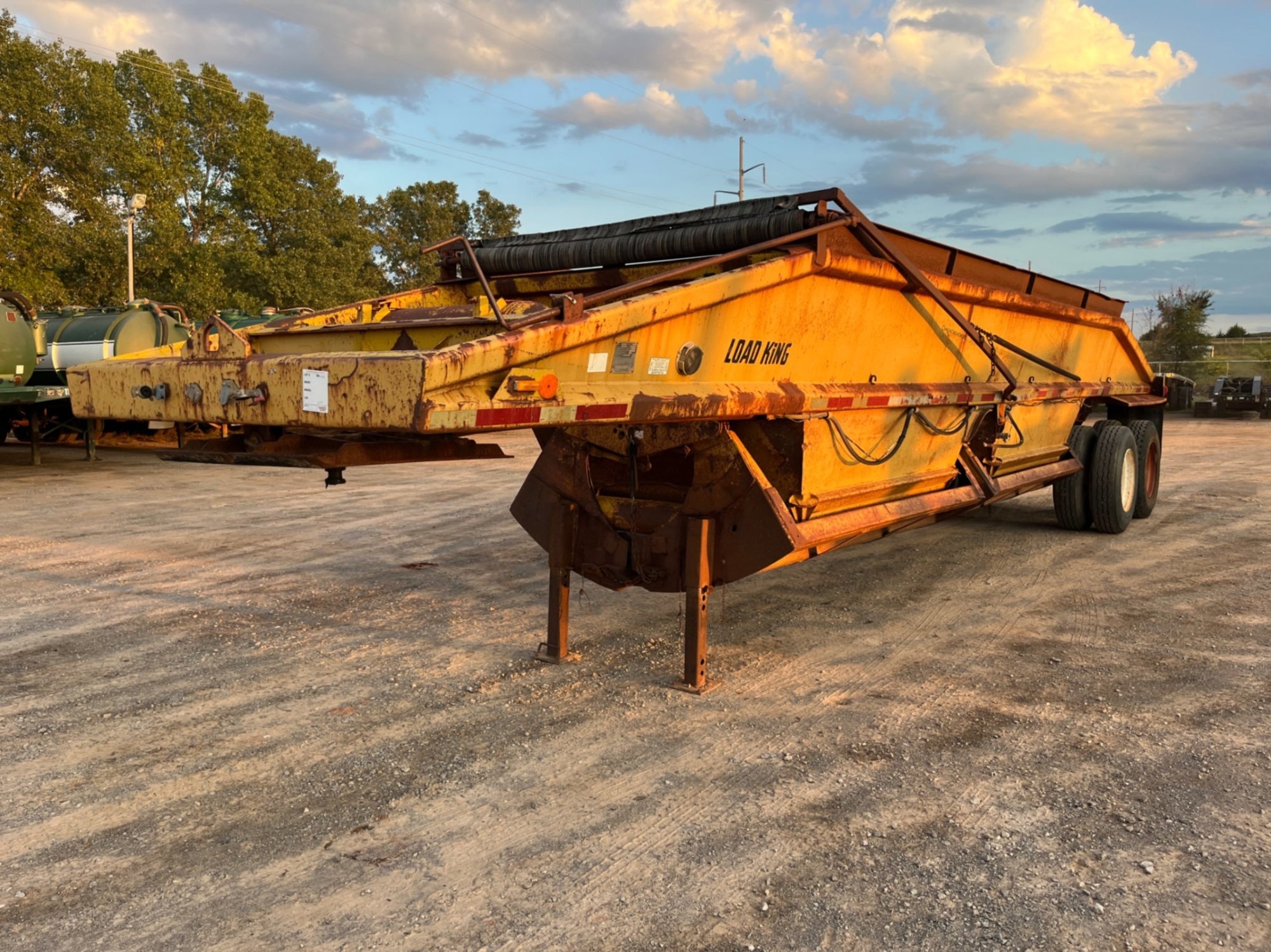 1981 LOAD KING BELLY DUMP (A55745)