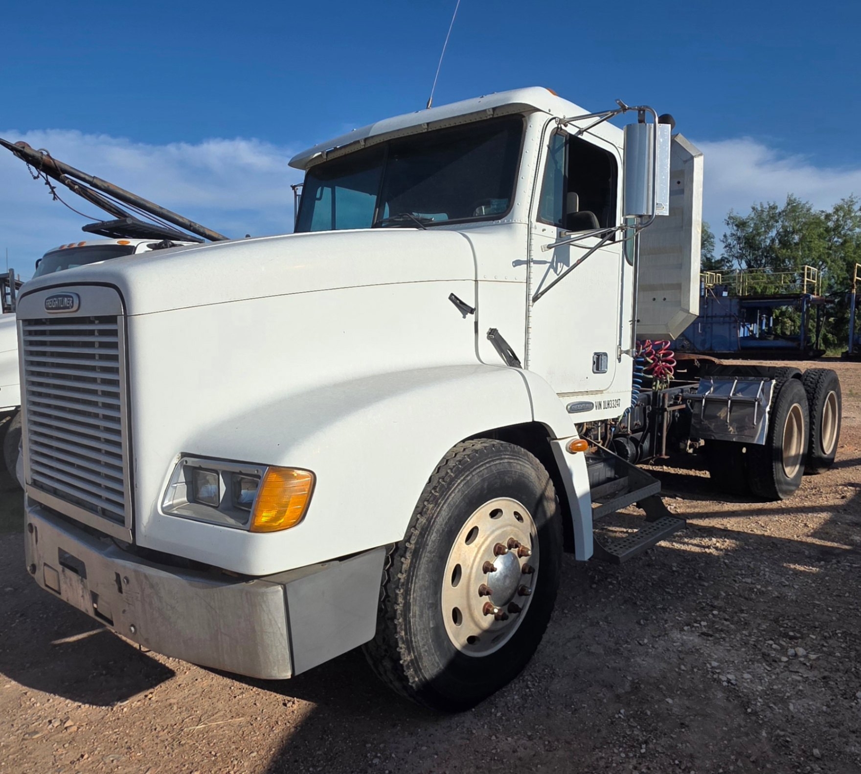 2001 FREIGHTLINER FLD112 (INOPERABLE) (A48992)